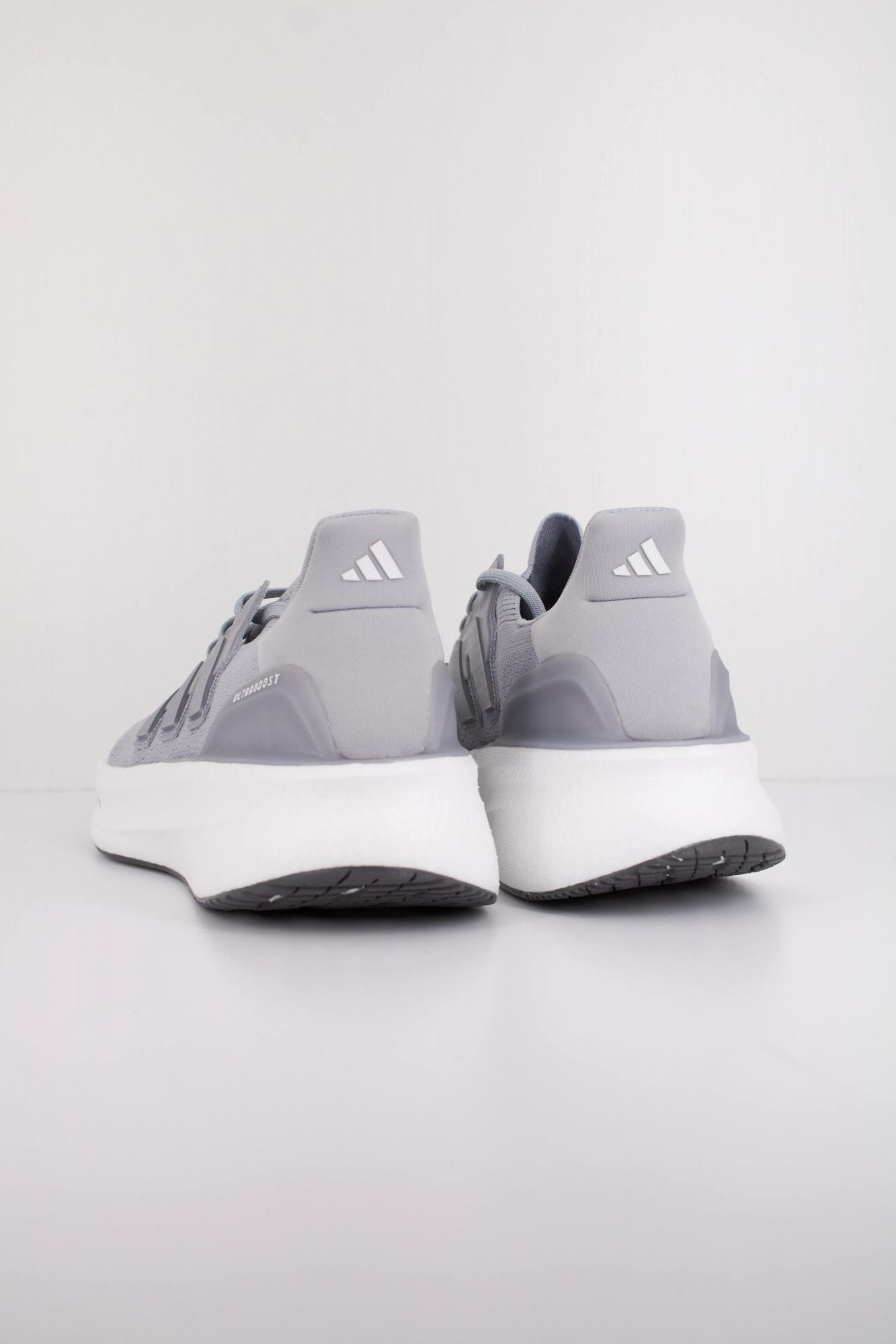 ADIDAS ULTRABOOST 5 en color GRIS (3)