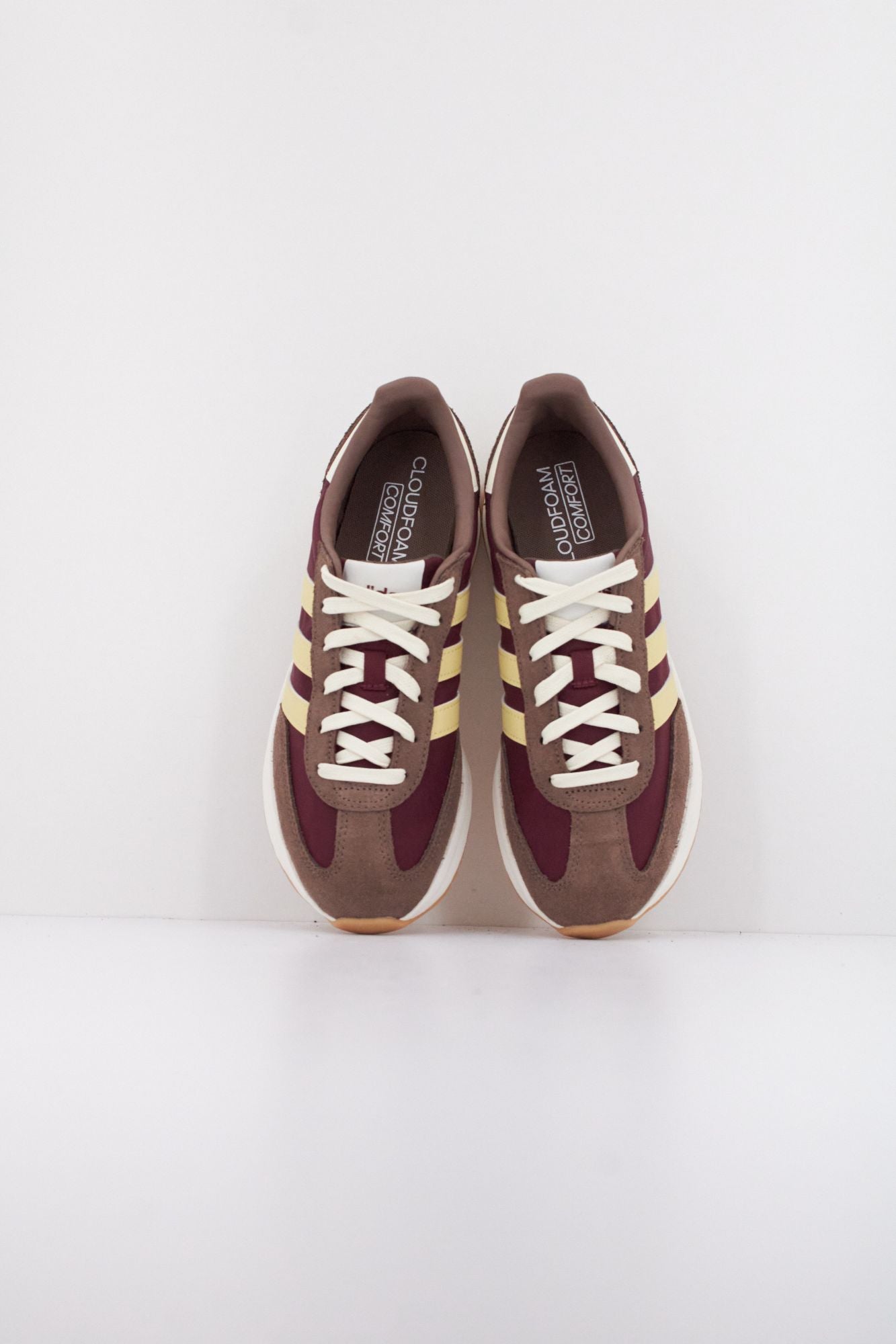 ADIDAS RUN 70s 2.0 en color BURDEOS (3)