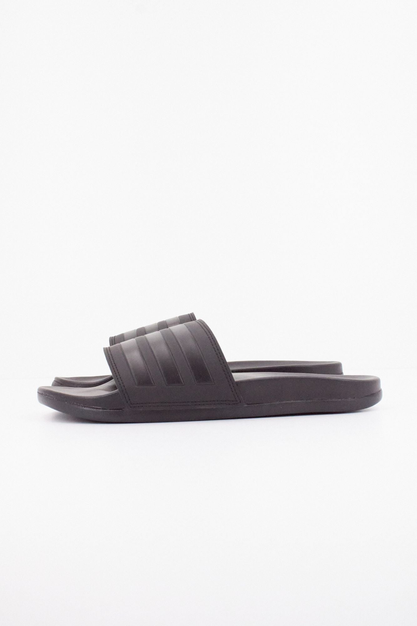 ADIDAS ADILETTE COMFORT en color NEGRO (1)