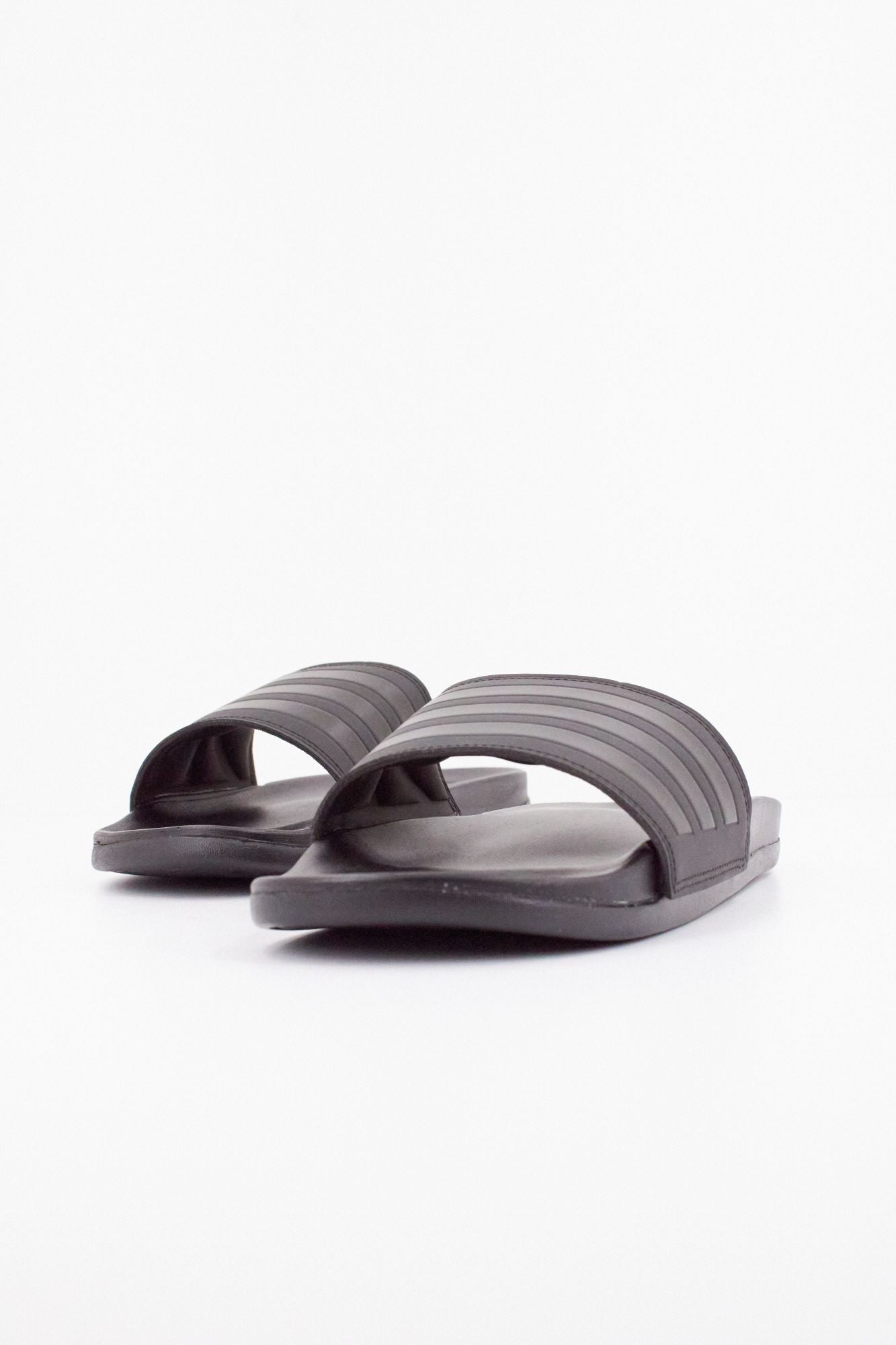 ADIDAS ADILETTE COMFORT en color NEGRO (2)