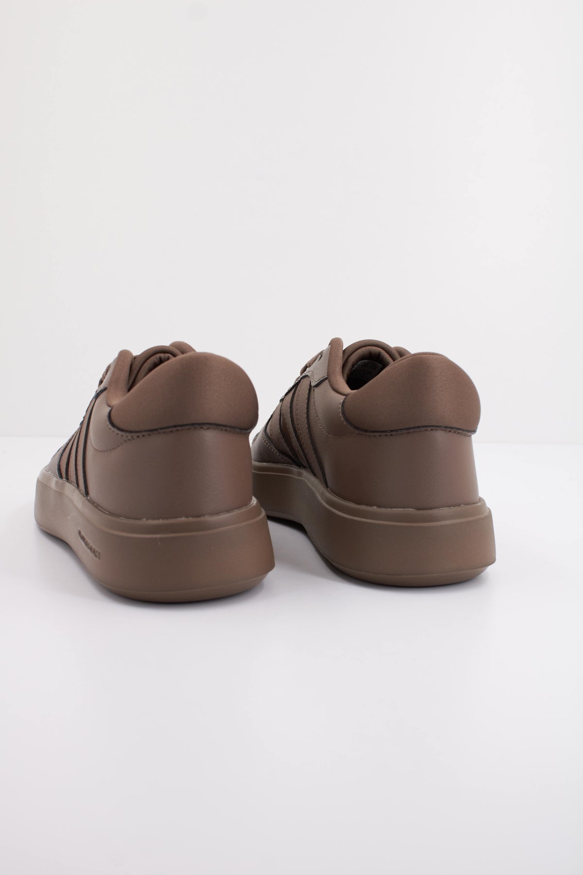 ADIDAS LITECOURT en color MARRON (4)