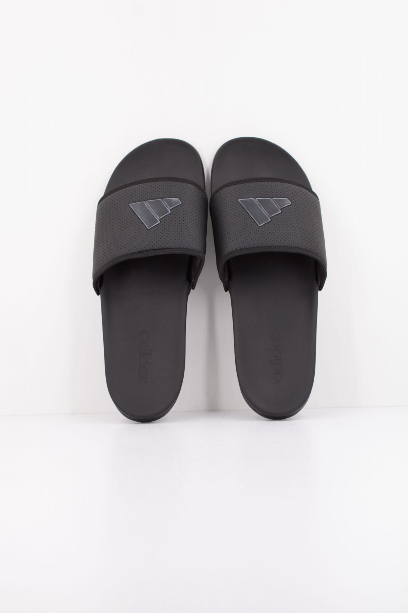 ADIDAS ADILETTE COMFORT en color NEGRO (1)
