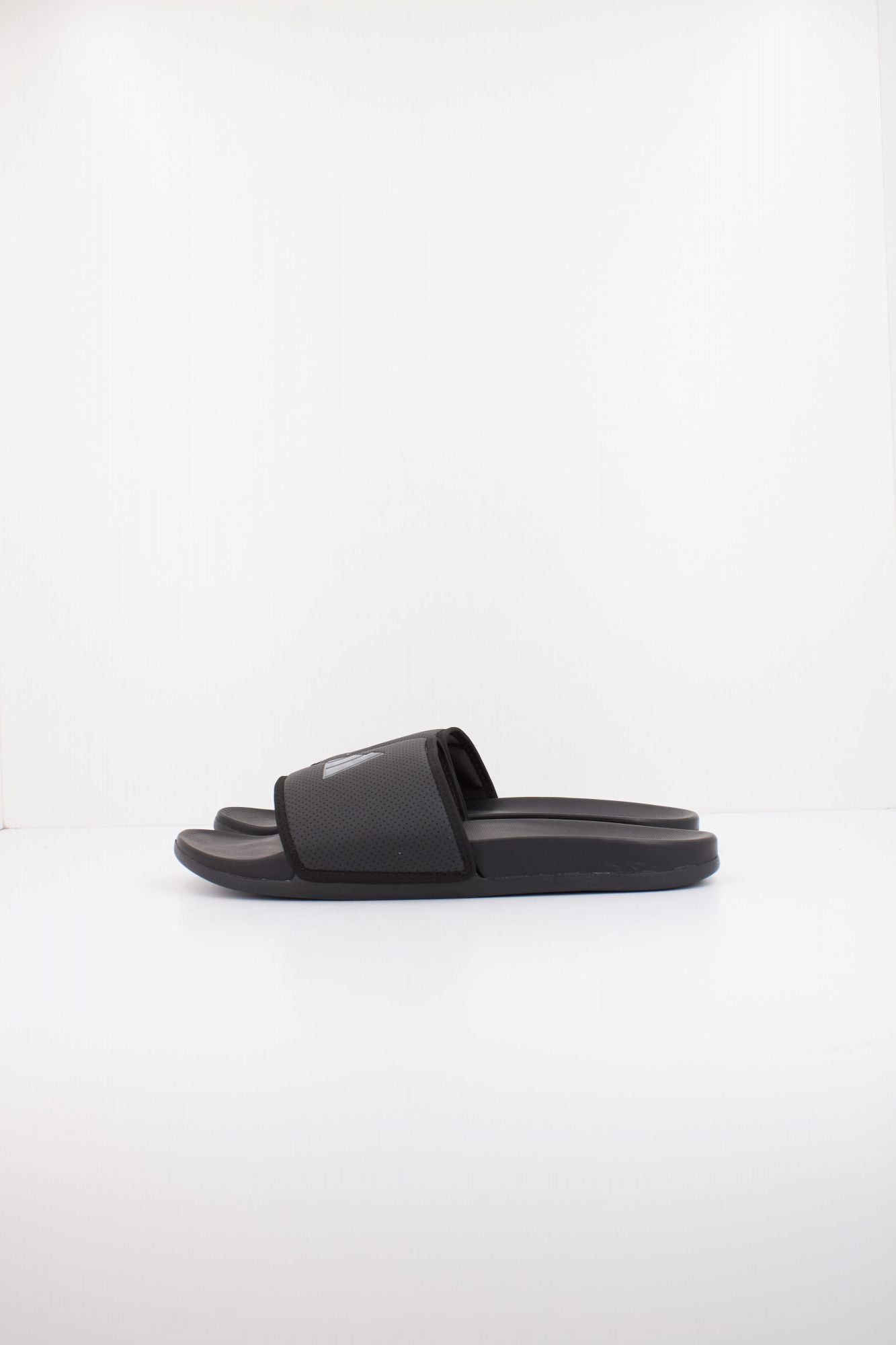 ADIDAS ADILETTE COMFORT en color NEGRO (2)