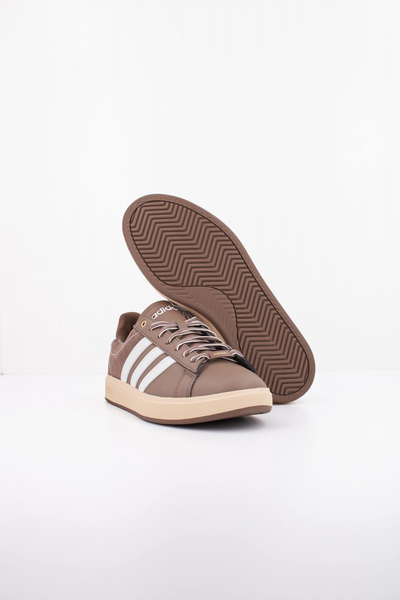 ADIDAS GRAND COURT 2.0 en color MARRON (3)