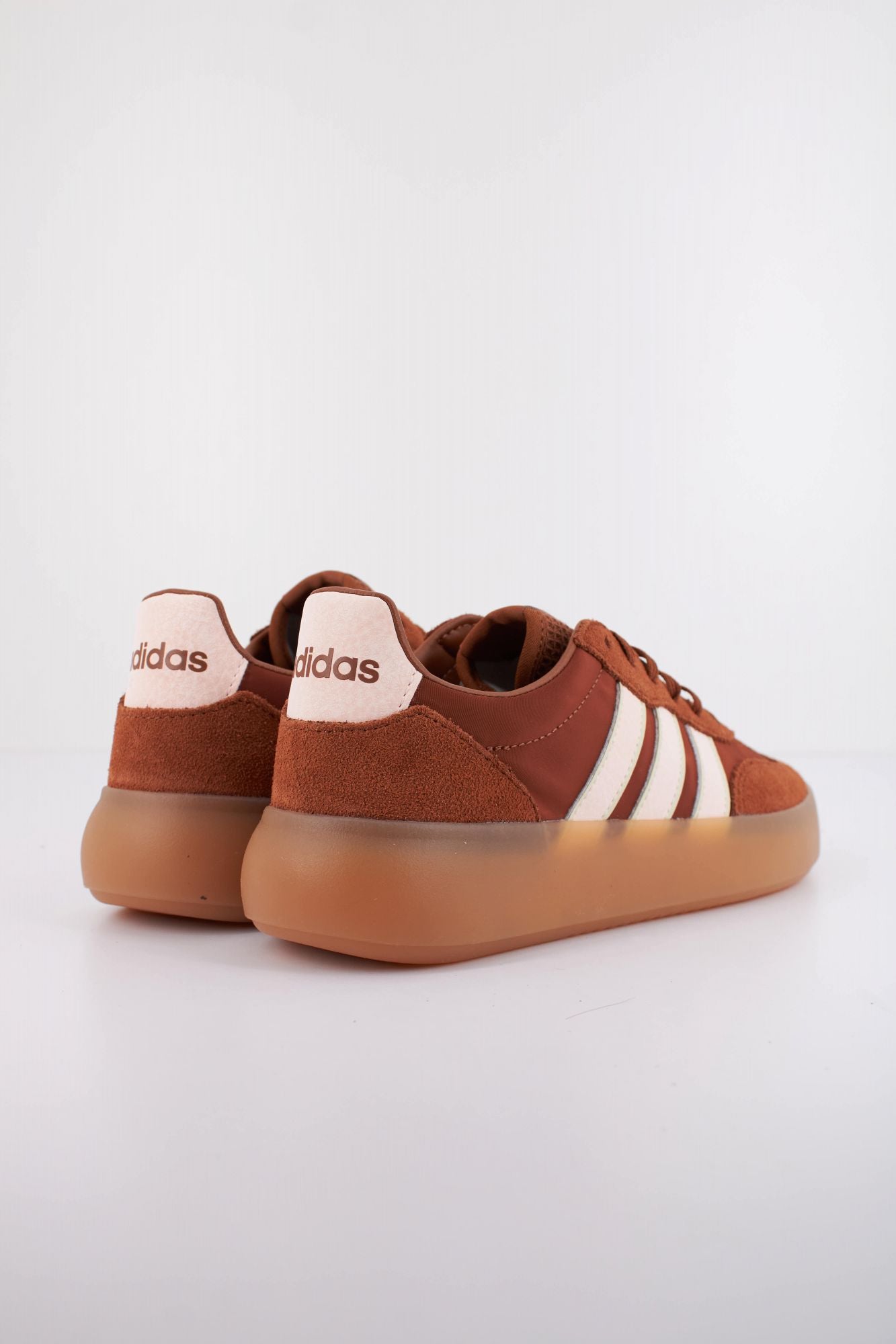 ADIDAS BARREDA DECODE en color MARRON (3)
