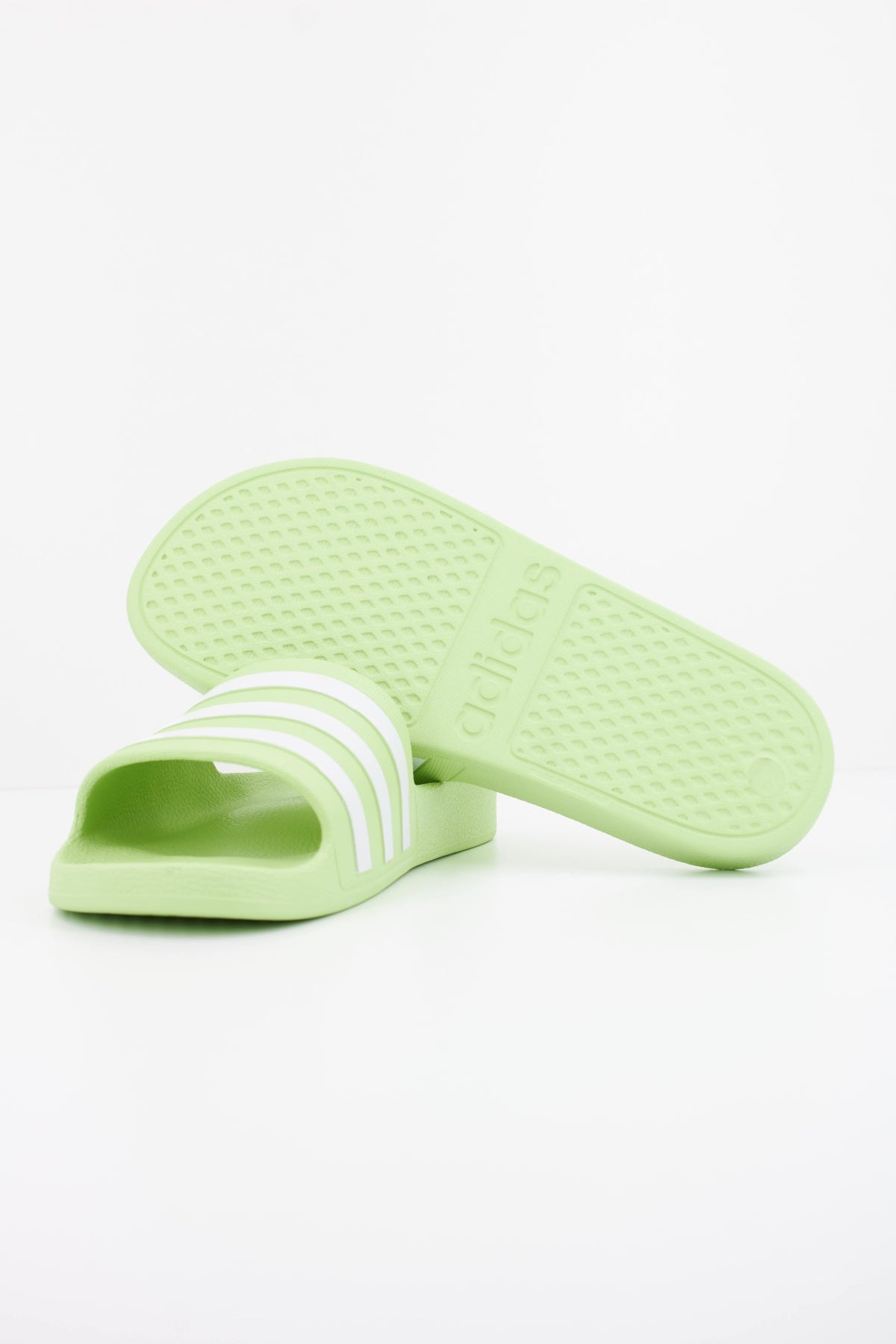 ADIDAS ADILETTE AQUA en color VERDE (5)
