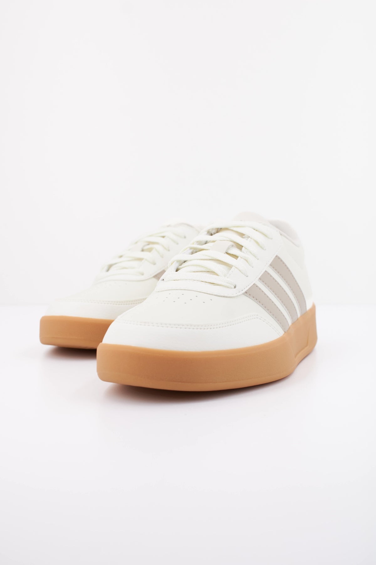 ADIDAS JQ4624 BREAKNET 3.0 en color BLANCO (2)