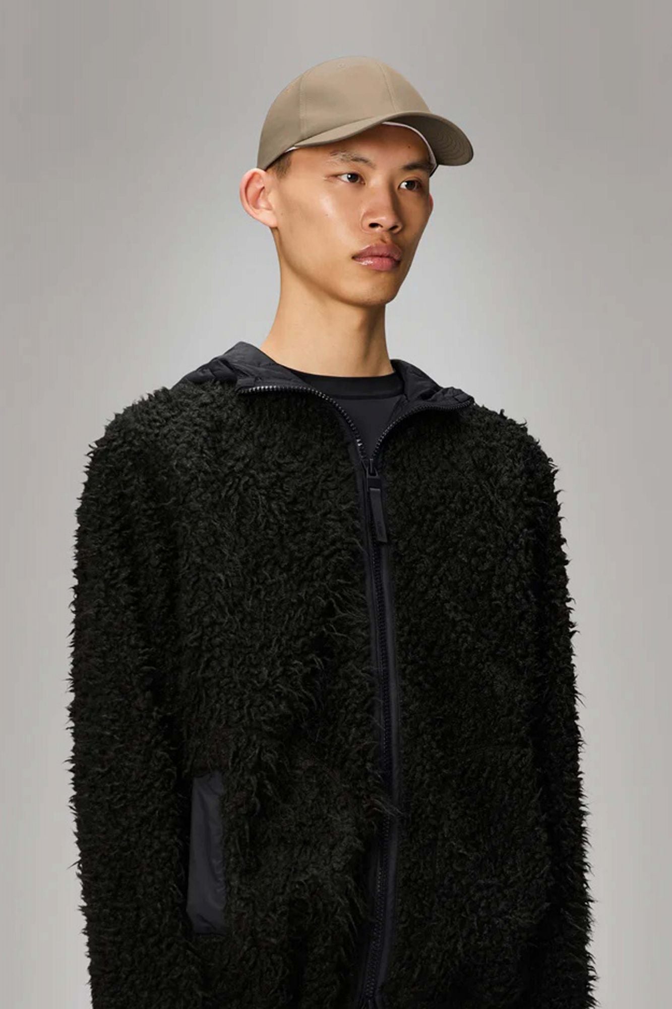 RAINS CAP en color BEIS (4)