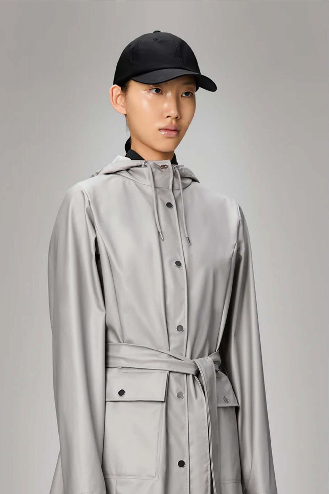 RAINS CAP en color NEGRO (4)