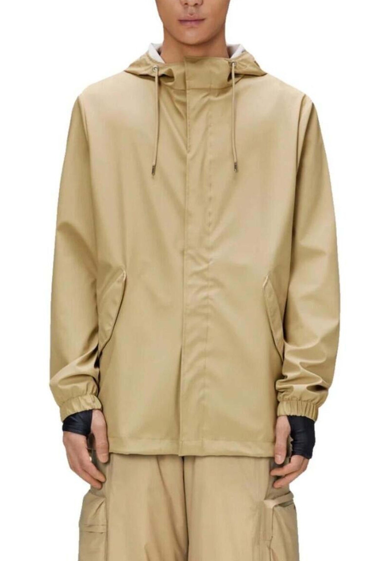 RAINS FISHTAIL JACKET W3 en color BEIS (1)