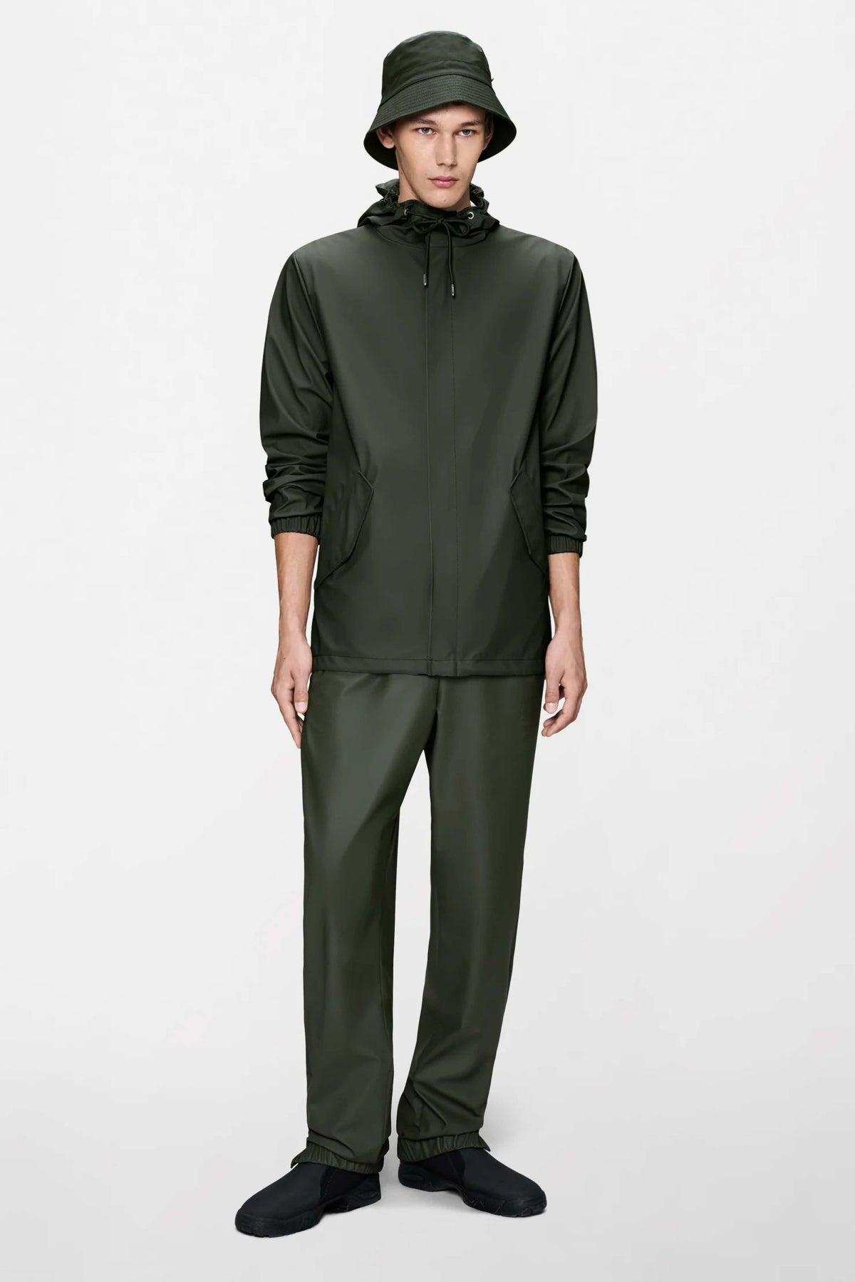 RAINS FISHTAIL JACKET W3 en color VERDE (1)