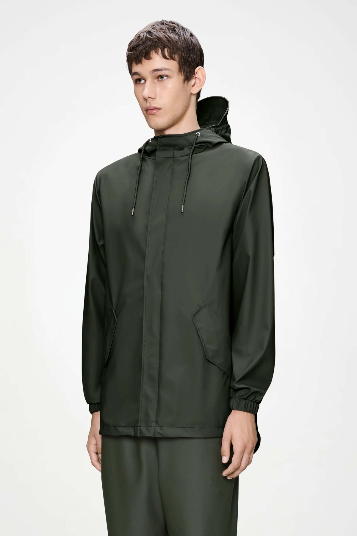 RAINS FISHTAIL JACKET W3 en color VERDE (3)