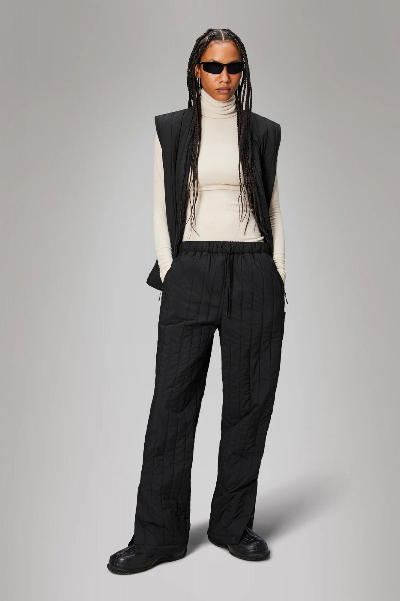 RAINS BANJA LINER PANTS REGULAR T1 en color NEGRO (4)