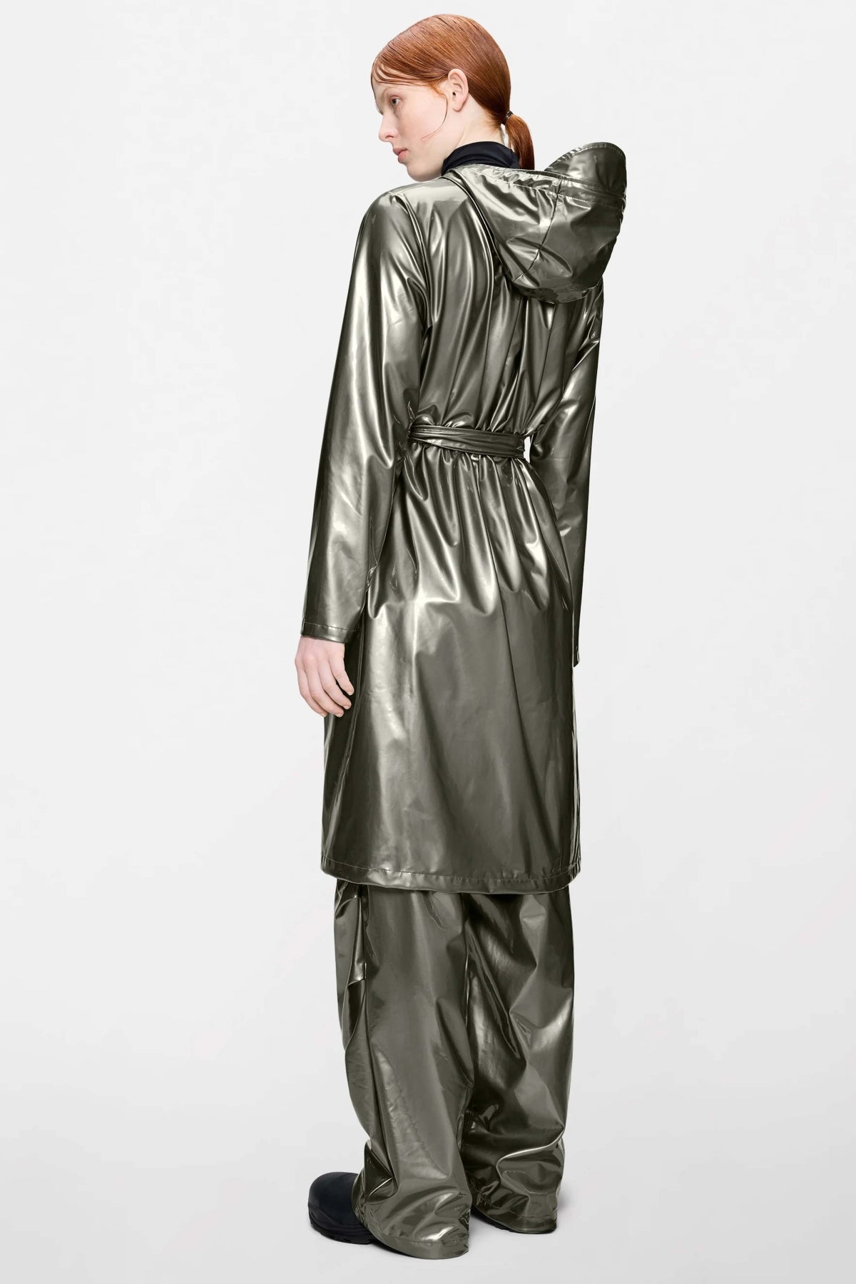 RAINS A LINE LONGER W JACKET W3 en color PLATA (2)