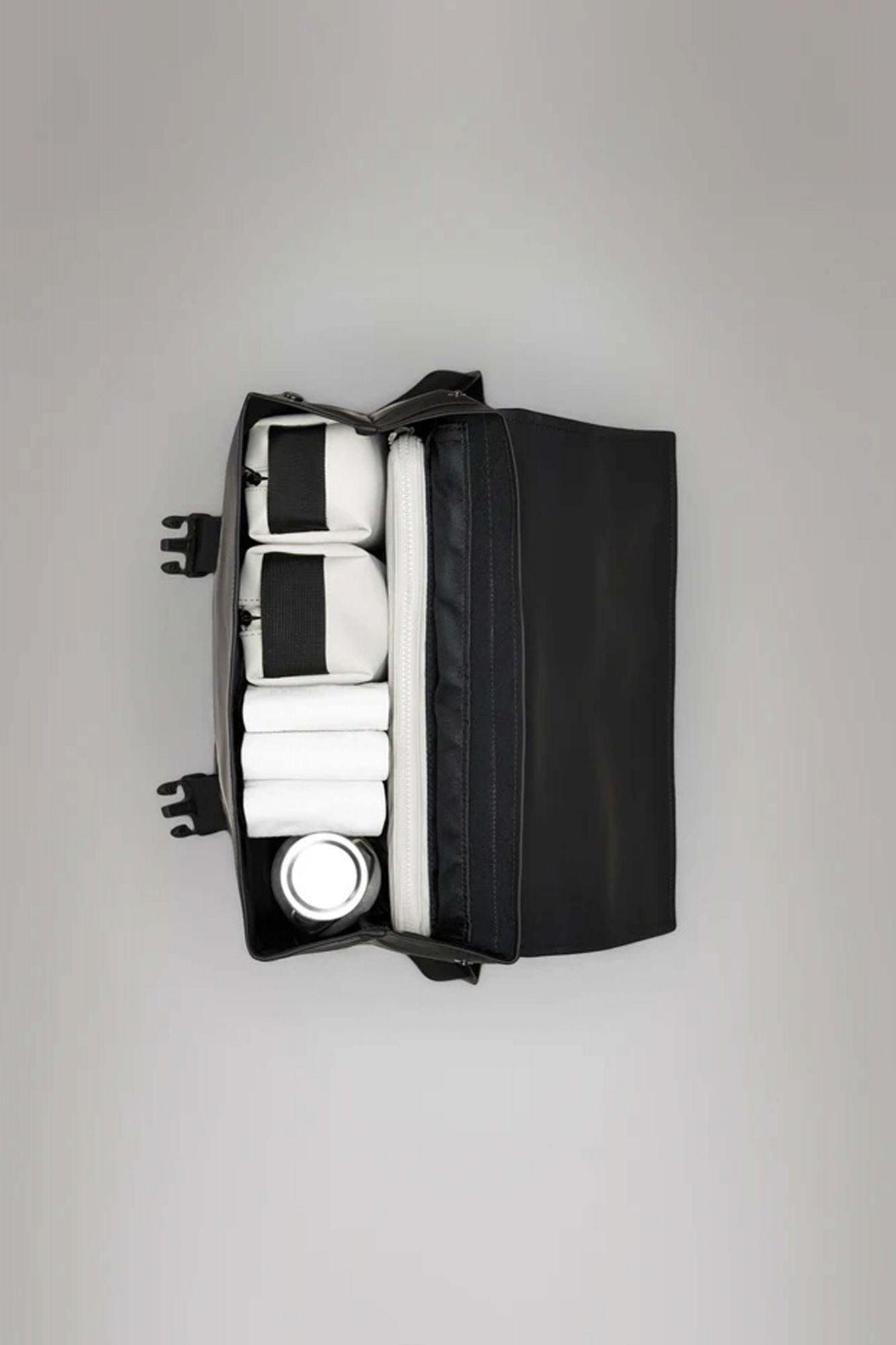 RAINS TRAIL MSN BAG W3 en color NEGRO (4)
