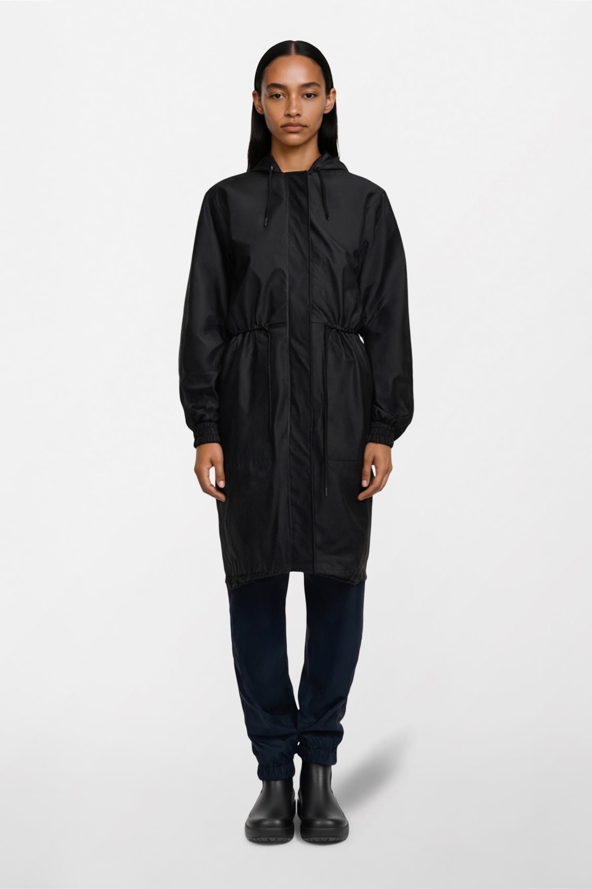 RAINS STRING W PARKA W3 en color NEGRO (1)