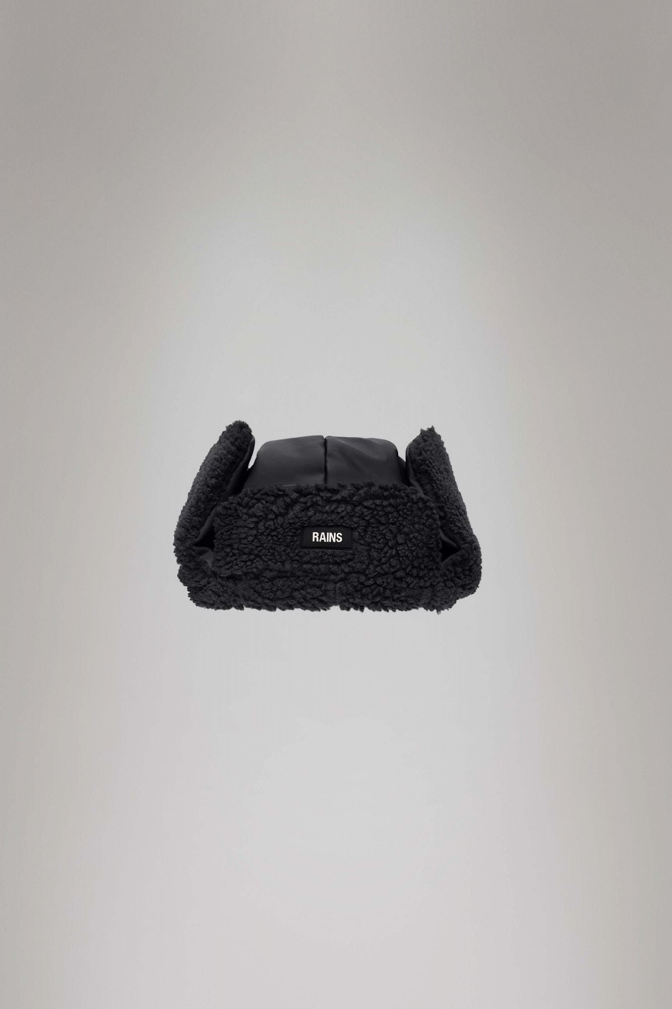 RAINS FLEECE TRAPPER HAT W2T3 en color NEGRO (3)