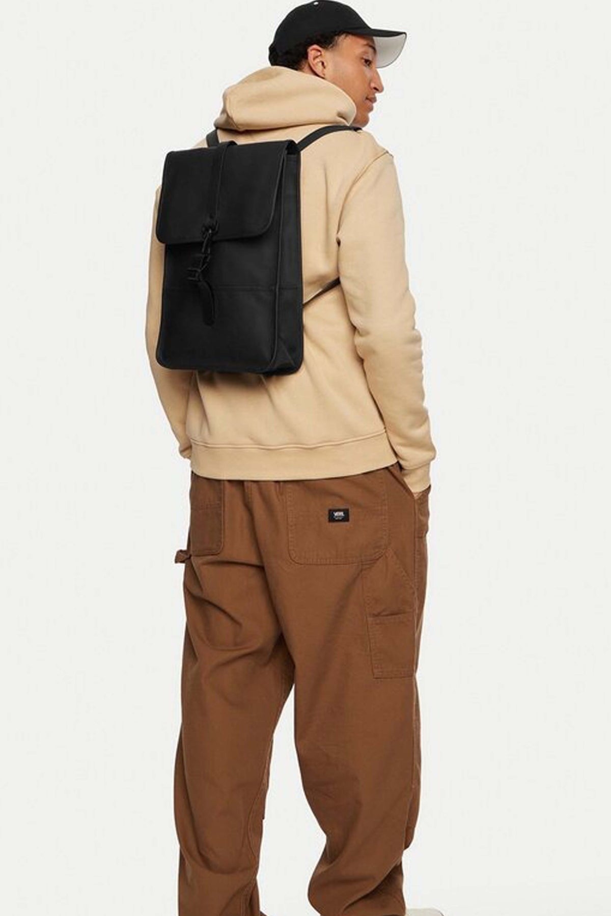 RAINS BACKPACK MINI W3 en color NEGRO (4)