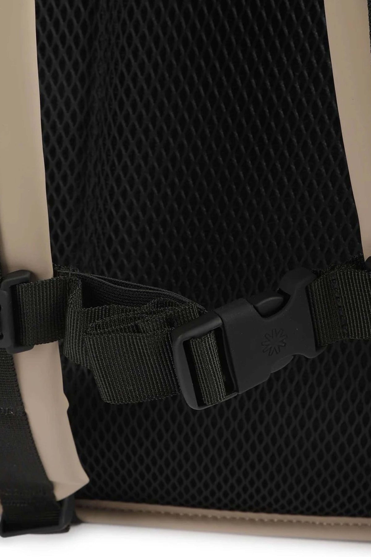 RAINS ROLLTOP RUCKSACK W3 en color BEIS (4)