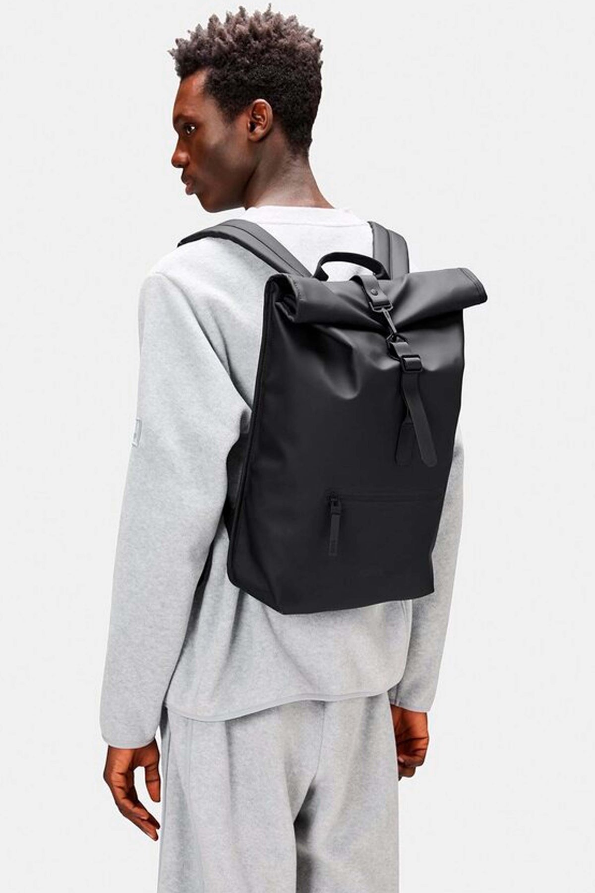 RAINS ROLLTOP RUCKSACK W3 en color NEGRO (1)
