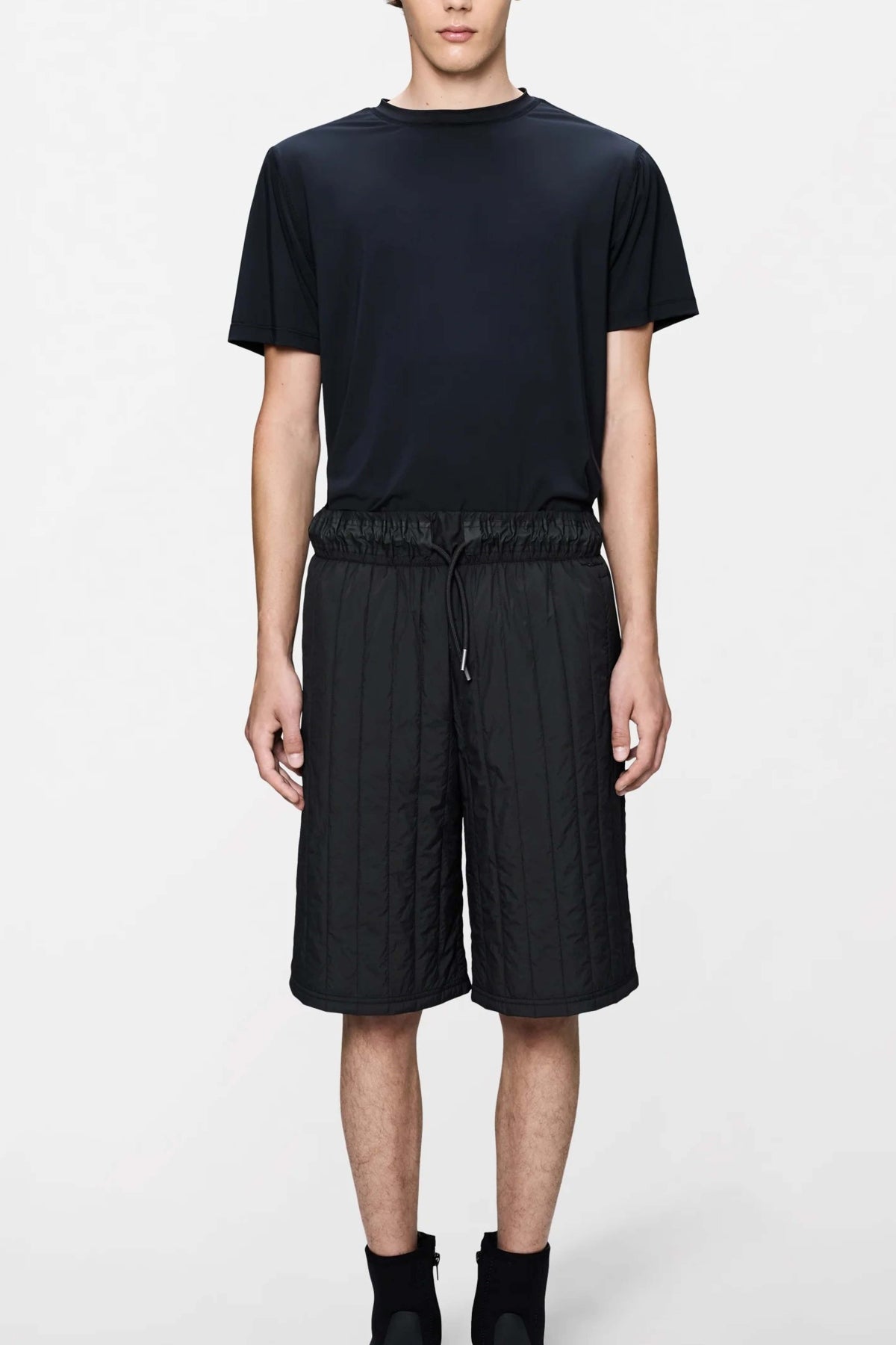 RAINS KOYA VISION SHORTS en color NEGRO (1)