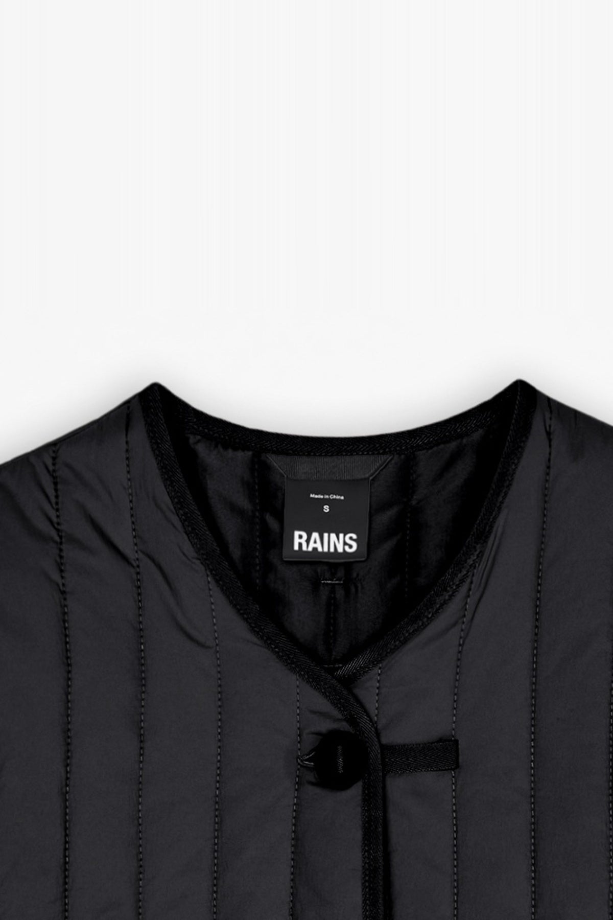 RAINS BANJA SHORT LINER VEST T1 en color NEGRO (4)
