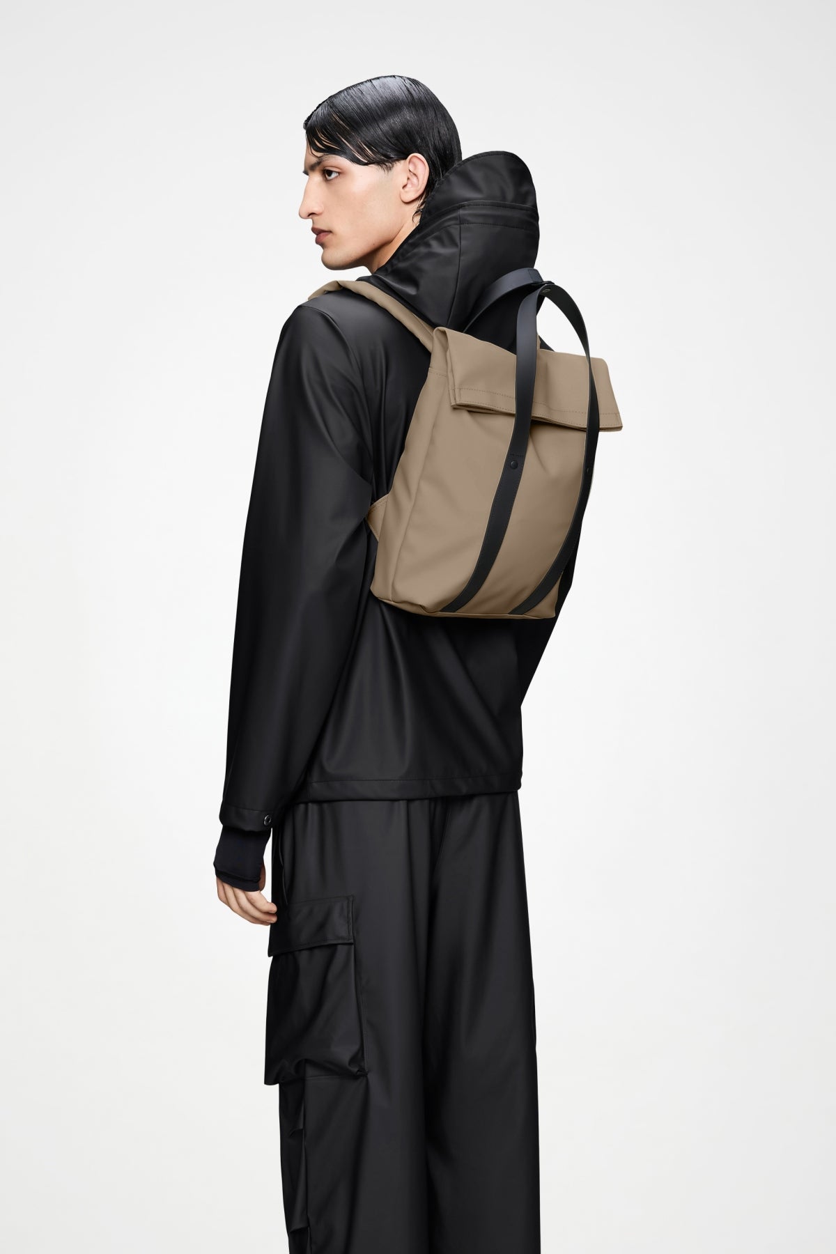 RAINS 12780R TOTE BACKPACK MINI W3 en color NEGRO (4)