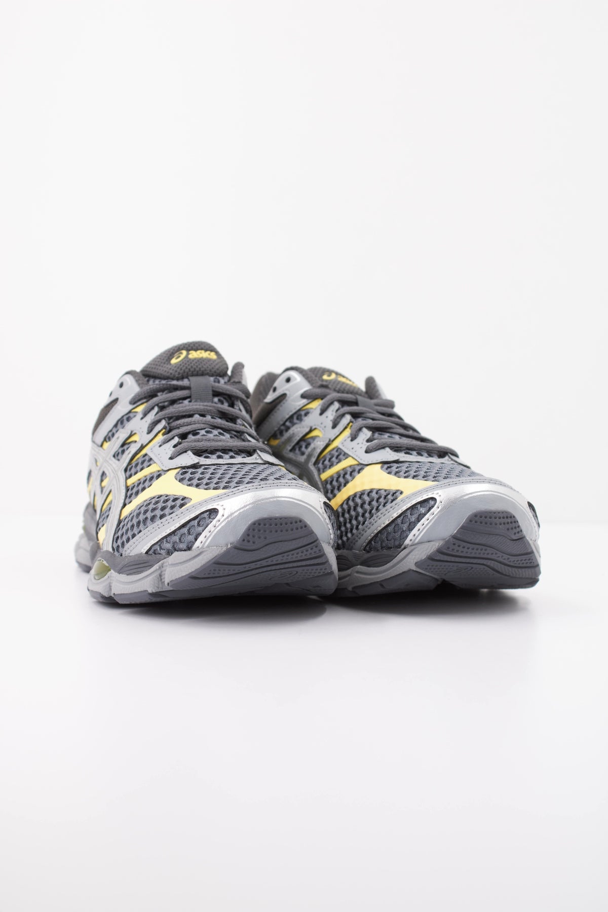ASICS GEL-CUMULUS 16 en color NEGRO (2)