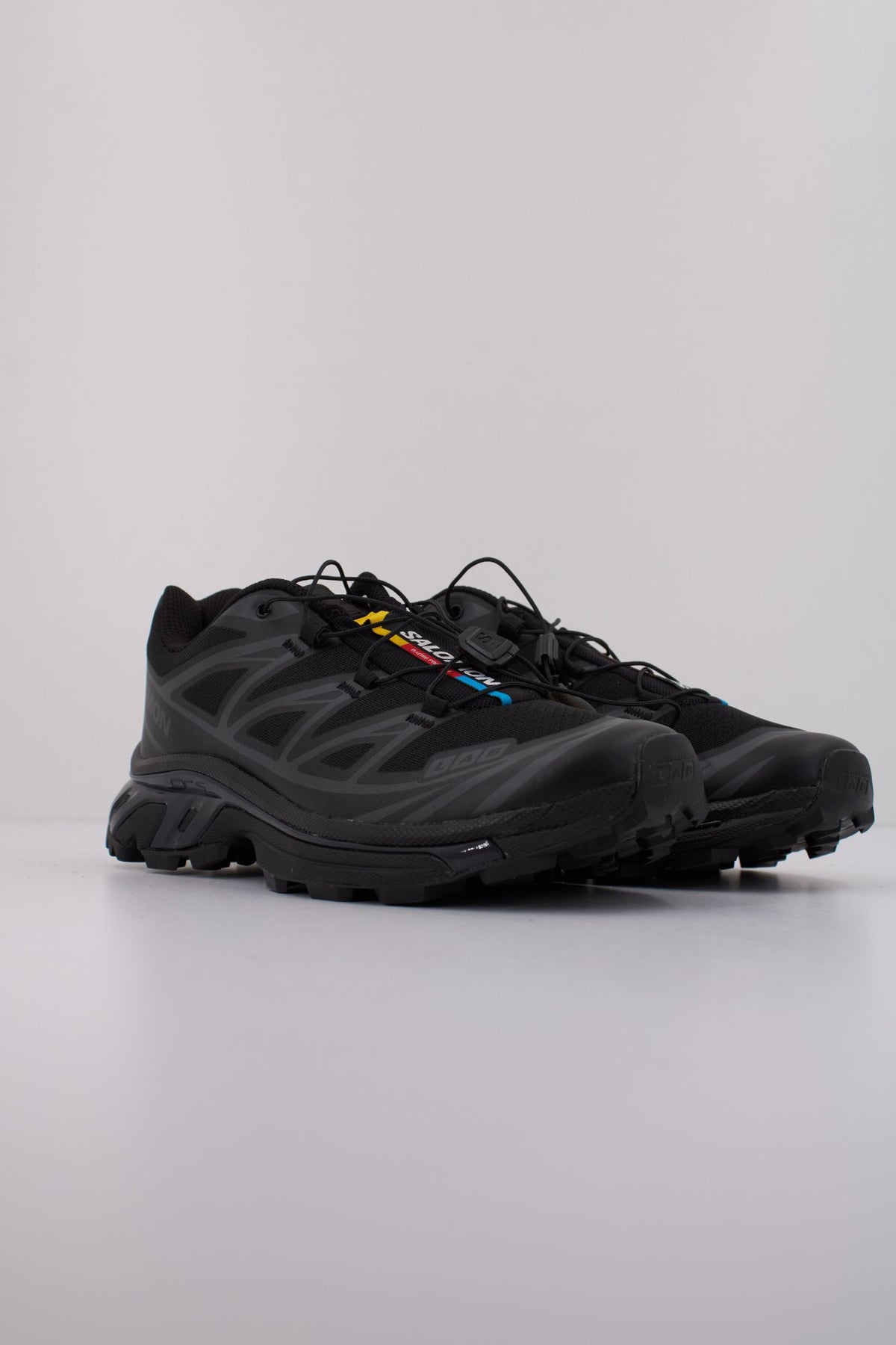 SALOMON XT-6 L41086600 en color NEGRO (2)