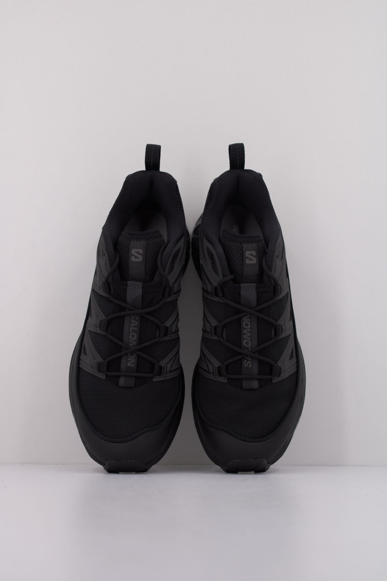 SALOMON BAJO XT 6 EXPANSE en color NEGRO (3)