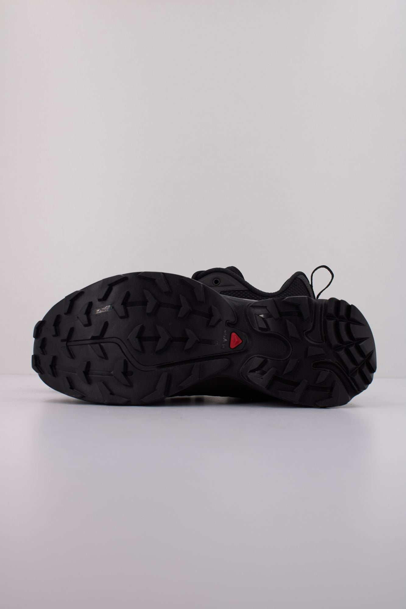 SALOMON BAJO XT 6 EXPANSE en color NEGRO (5)