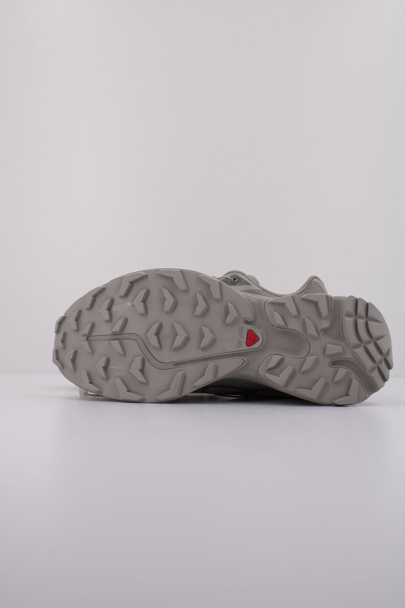 SALOMON BAJO XT 6 en color GRIS (5)