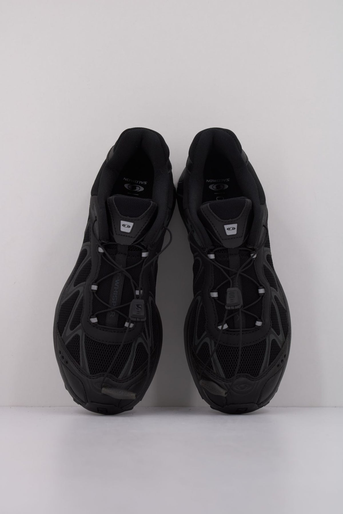 SALOMON BAJO XT WHISPER en color NEGRO (3)