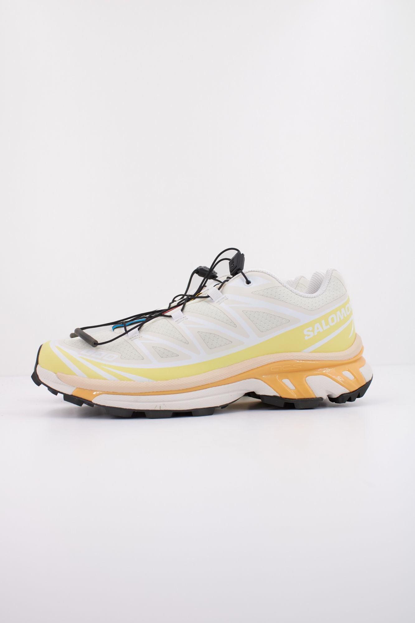 SALOMON BAJO XT 6 en color AMARILLO (1)