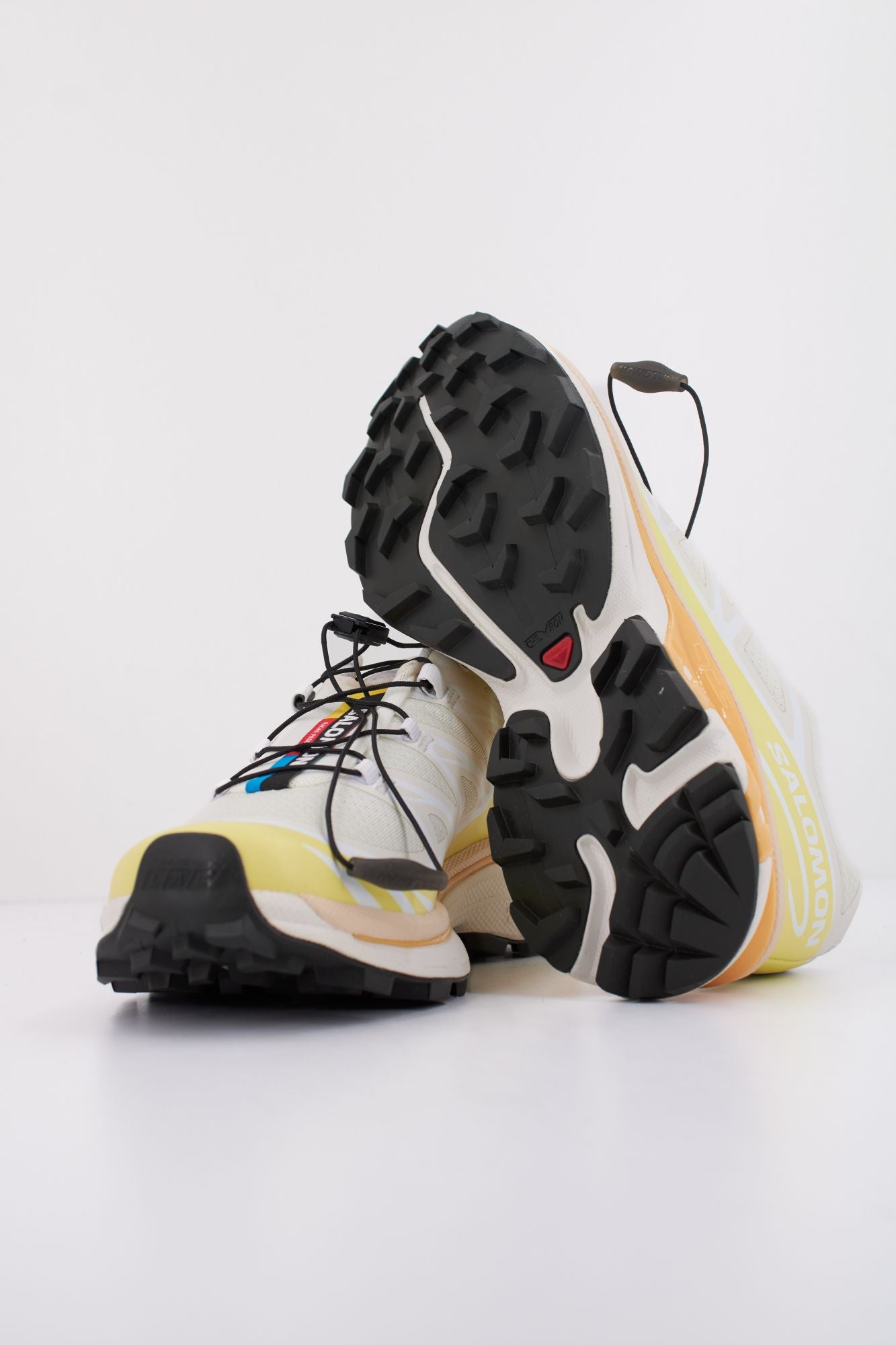 SALOMON BAJO XT 6 en color AMARILLO (5)