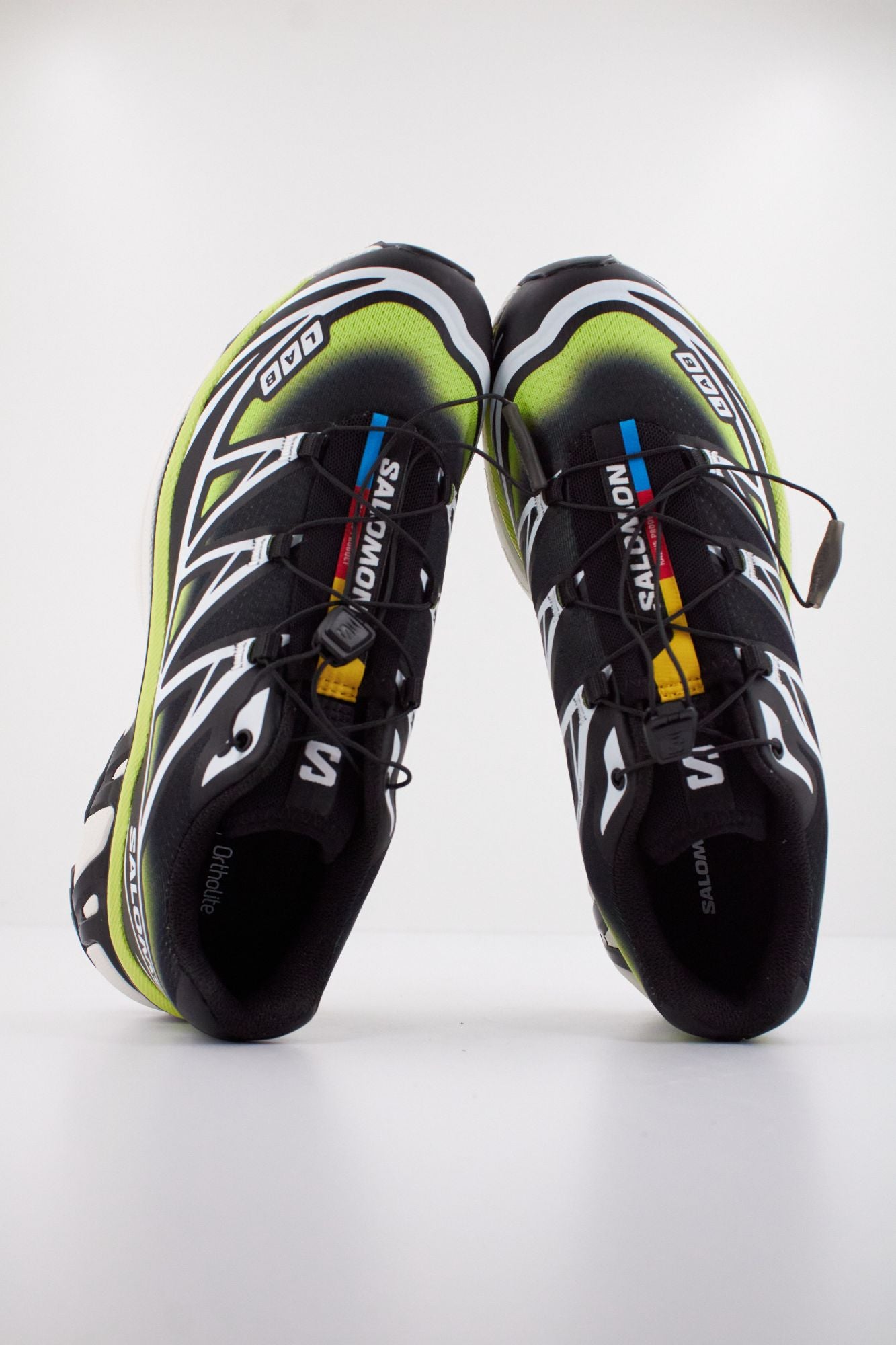 SALOMON BAJO XT 6 SKYLINE en color NEGRO (3)