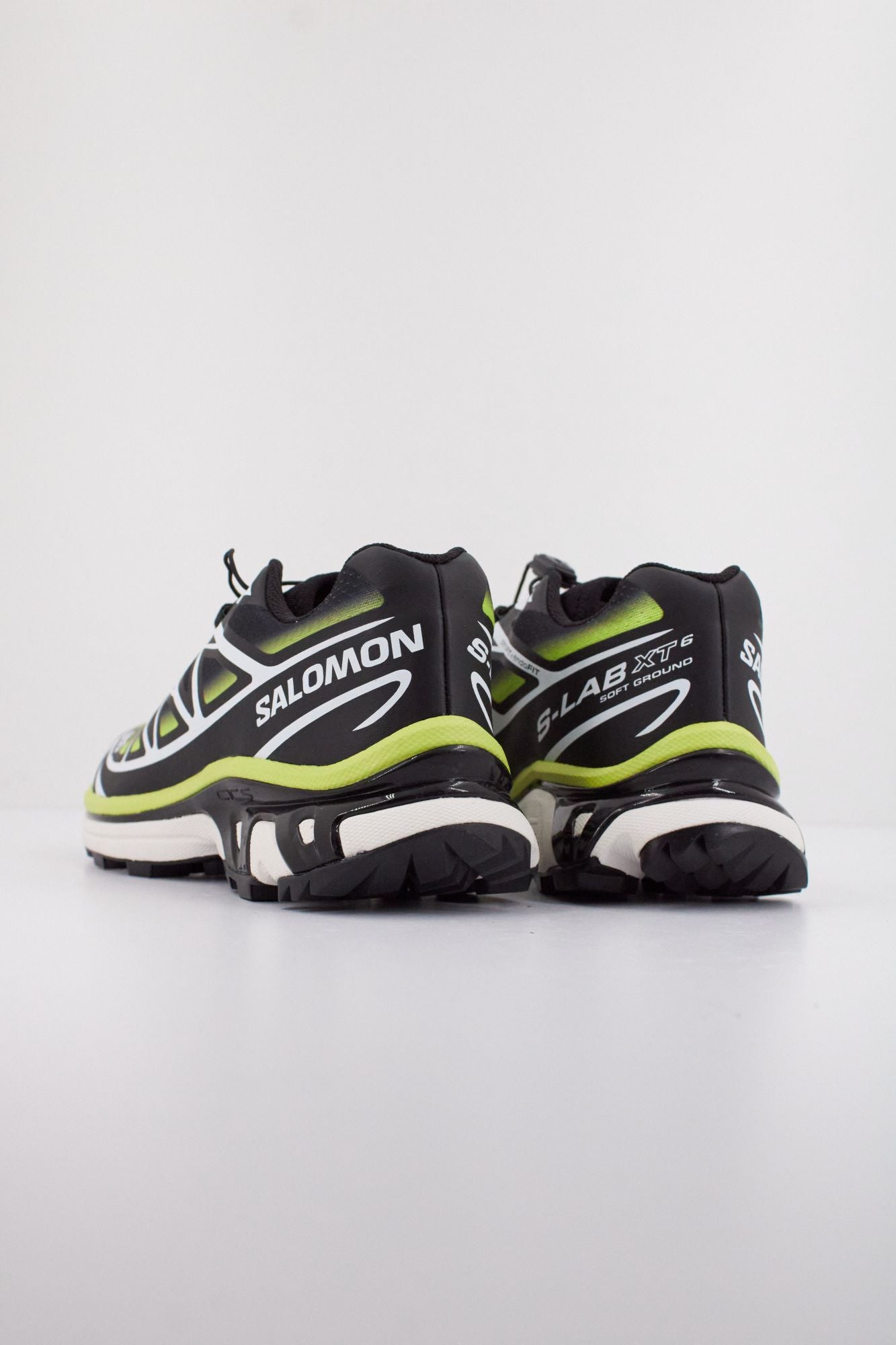 SALOMON BAJO XT 6 SKYLINE en color NEGRO (4)