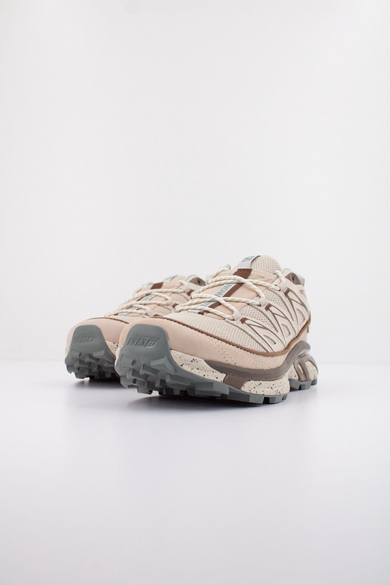 SALOMON BAJO XT 6 EXPANSE en color MARRON (2)