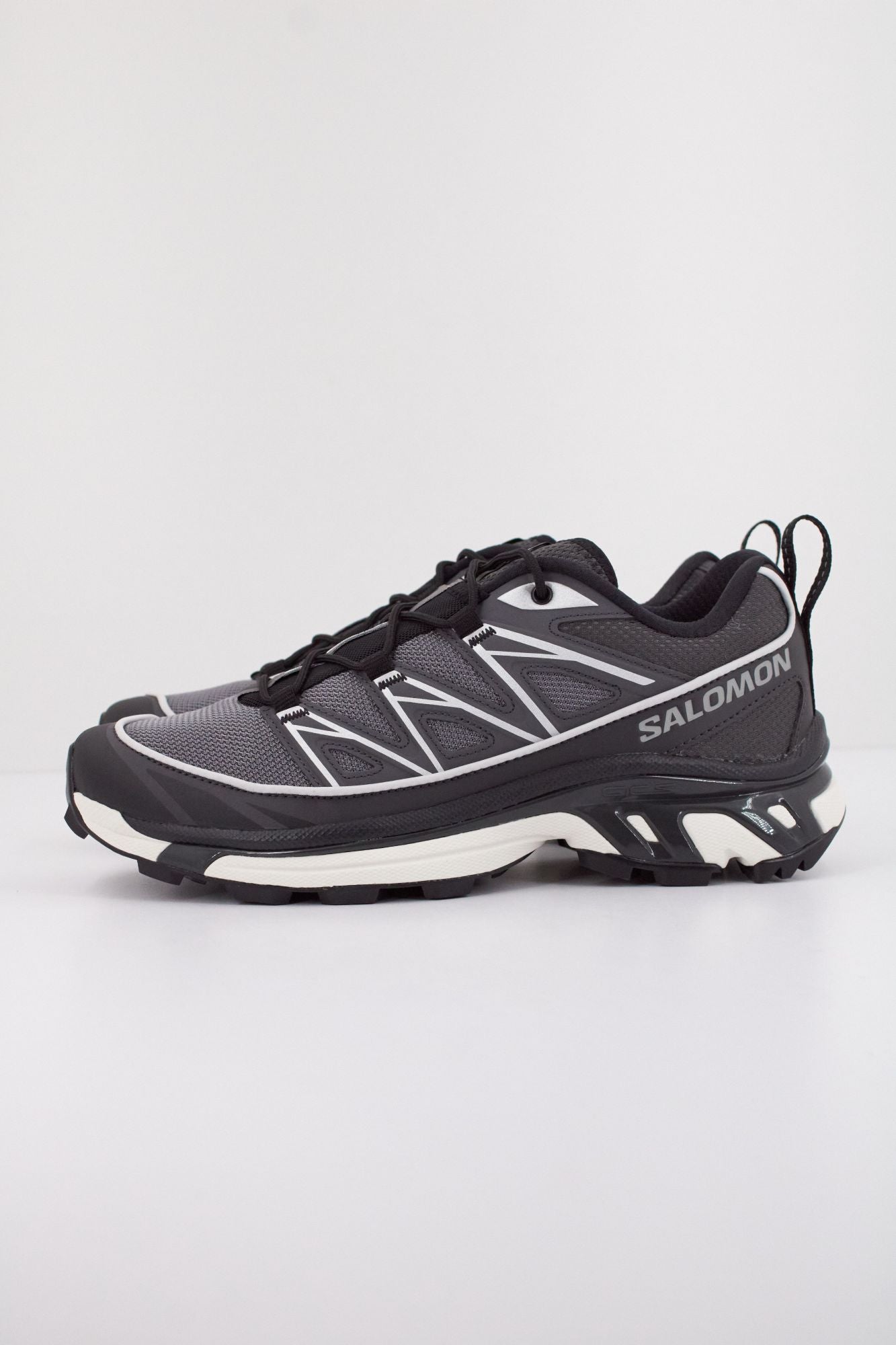 SALOMON XT 6 EXPANSE en color GRIS (1)