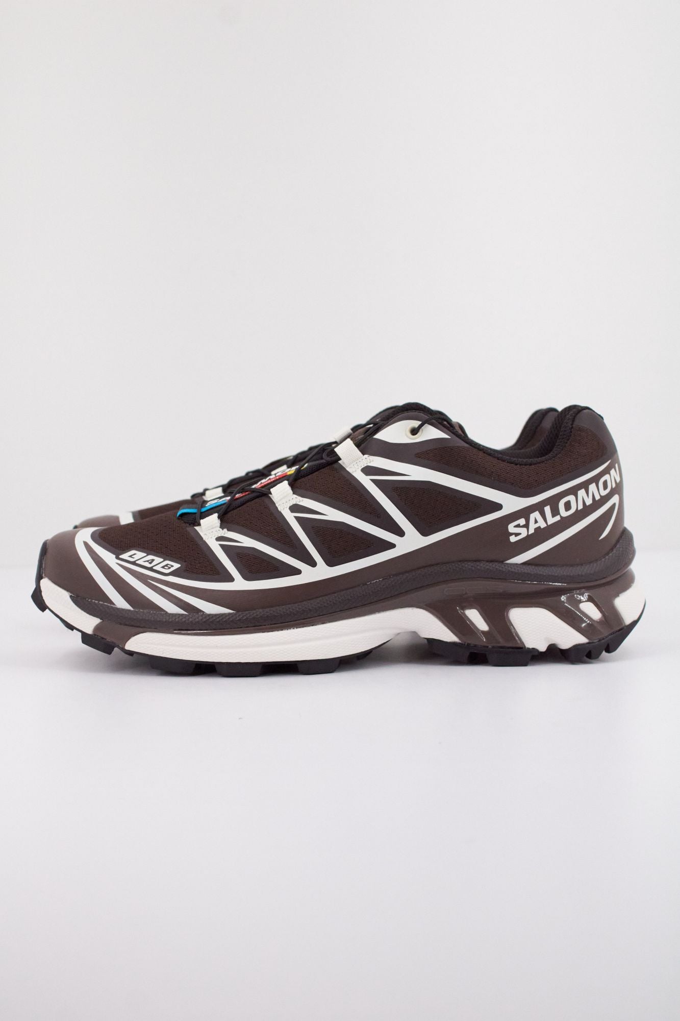 SALOMON XT 6 en color MARRON (1)