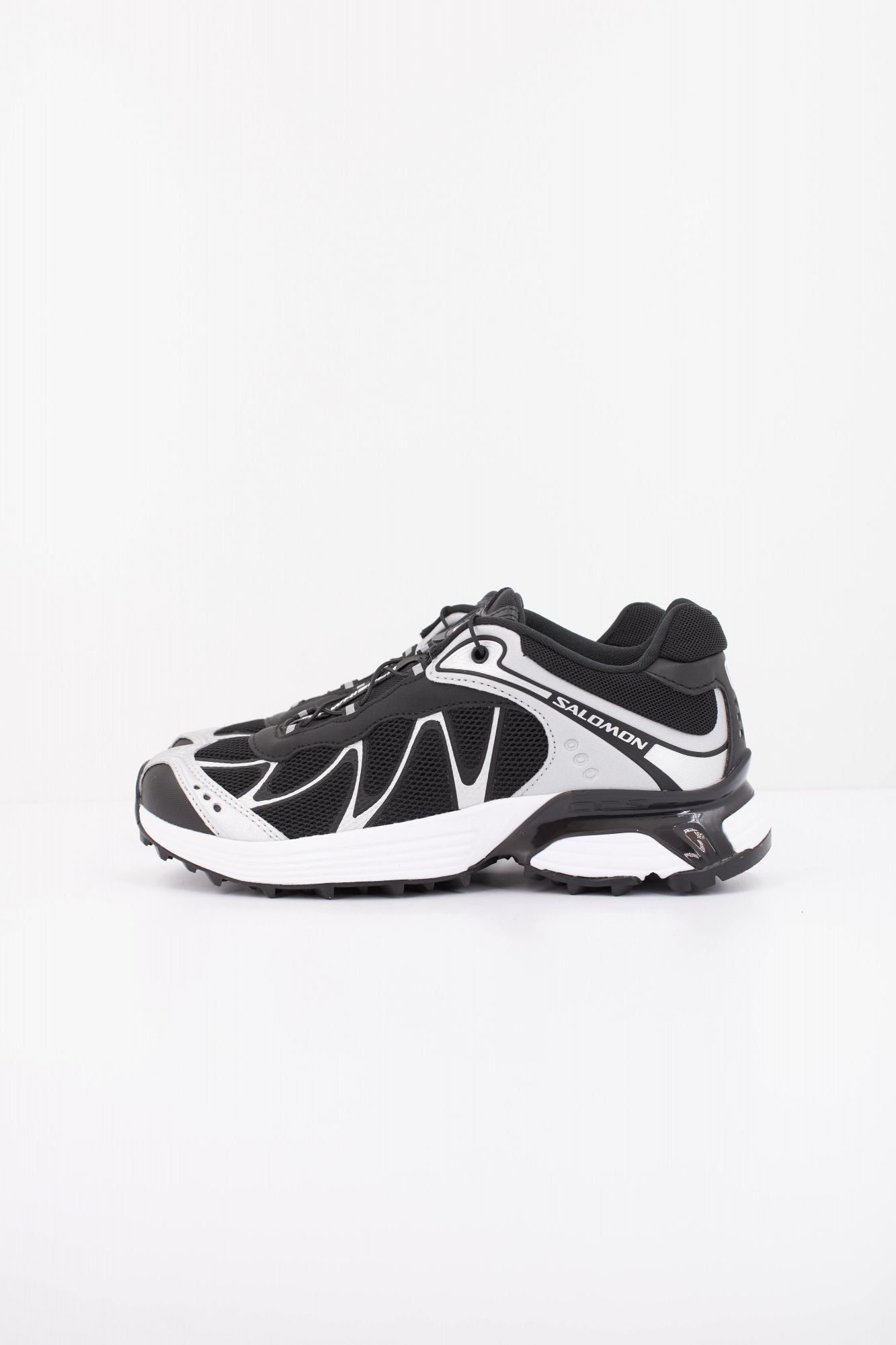 SALOMON XT WHISPER en color NEGRO (1)