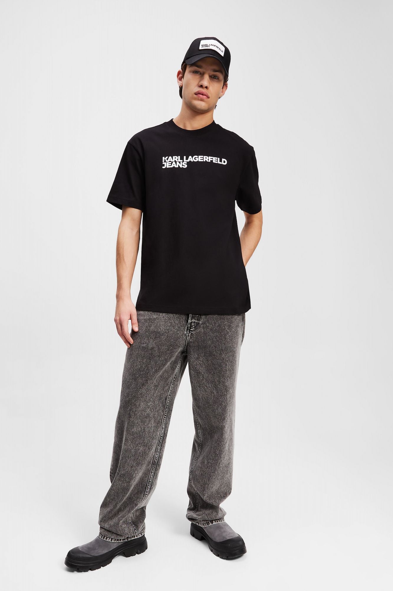 KARL LAGERFELD JEANS REG SS ESSENTIAL TEE en color NEGRO (4)