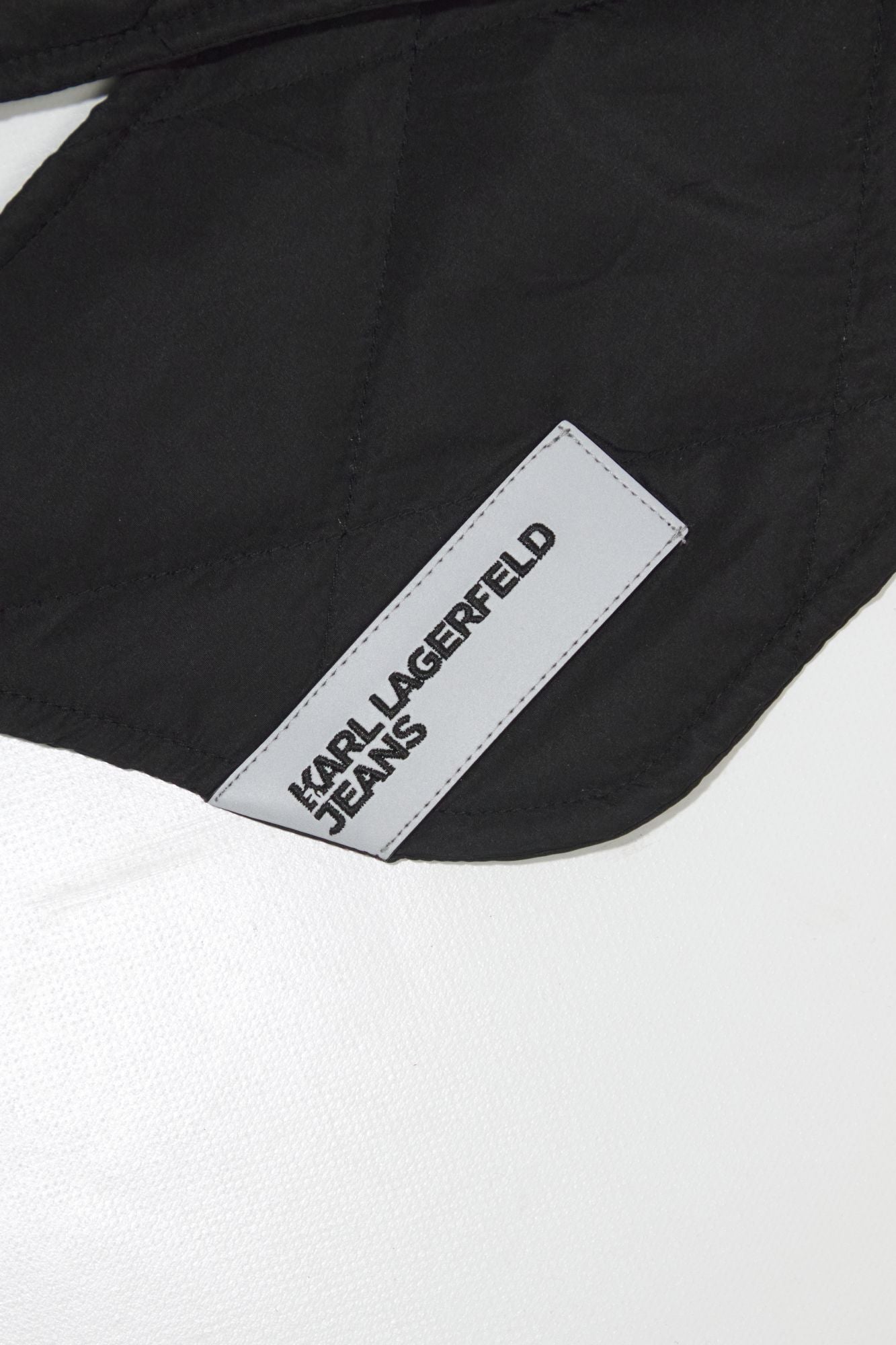 KARL LAGERFELD JEANS HOODED SCARF en color NEGRO (2)