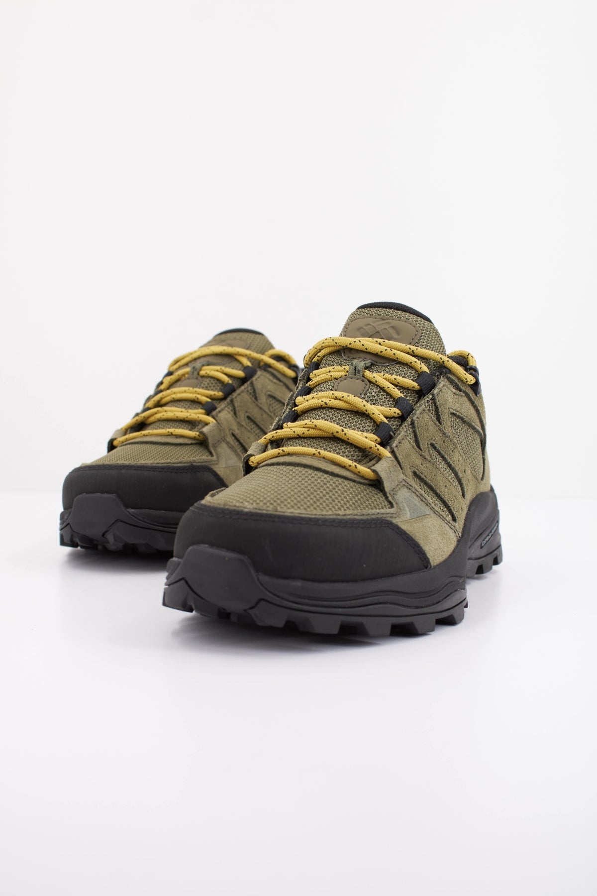 COLUMBIA REDMOND IV LOW WP en color VERDE (2)