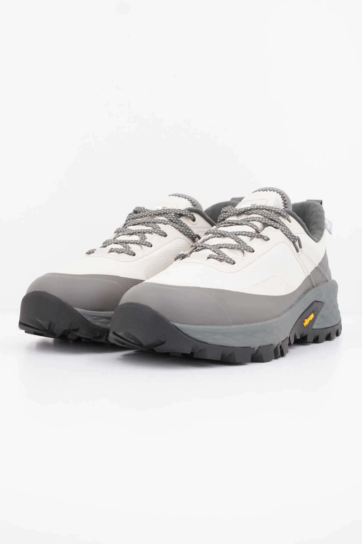 COLUMBIA TELLURIX TITANIUM OUTDRY en color BEIS (2)