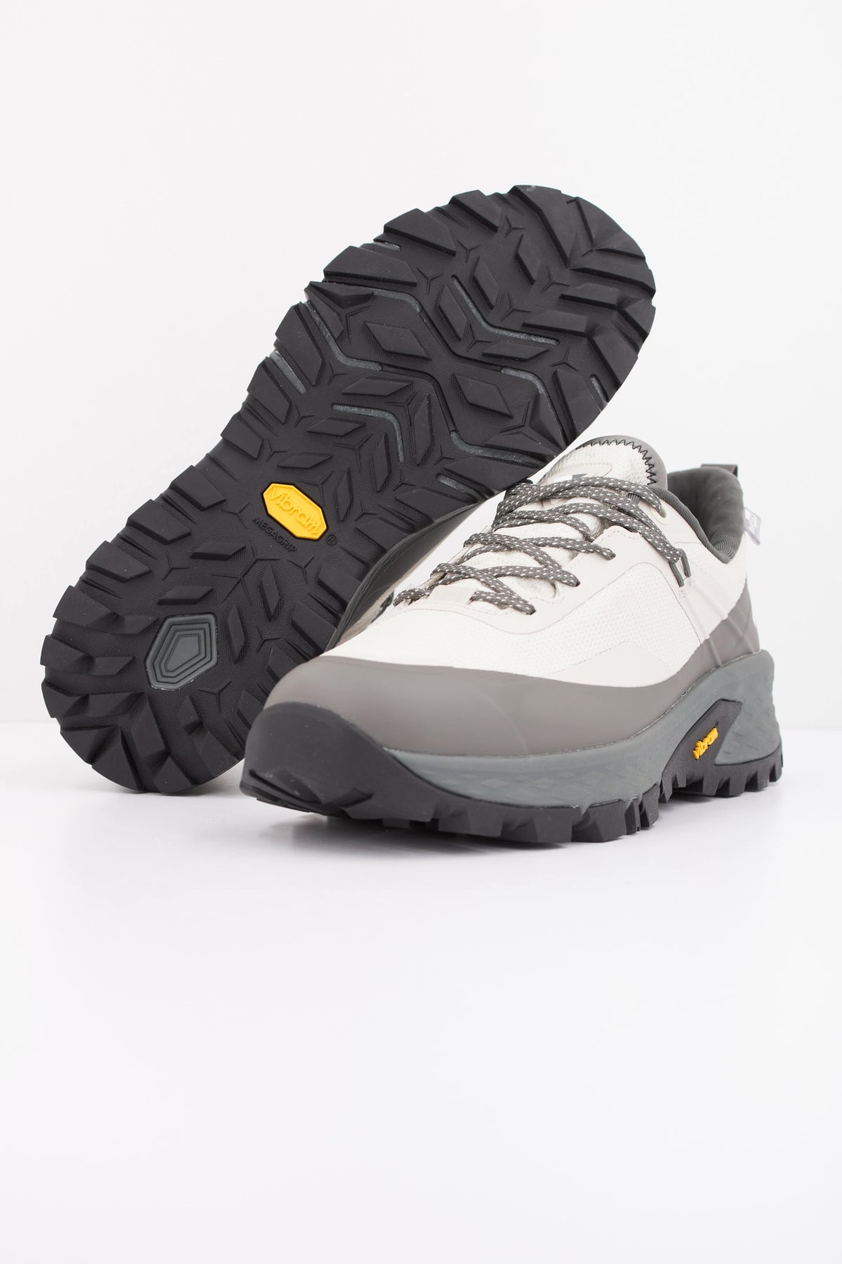 COLUMBIA TELLURIX TITANIUM OUTDRY en color BEIS (5)