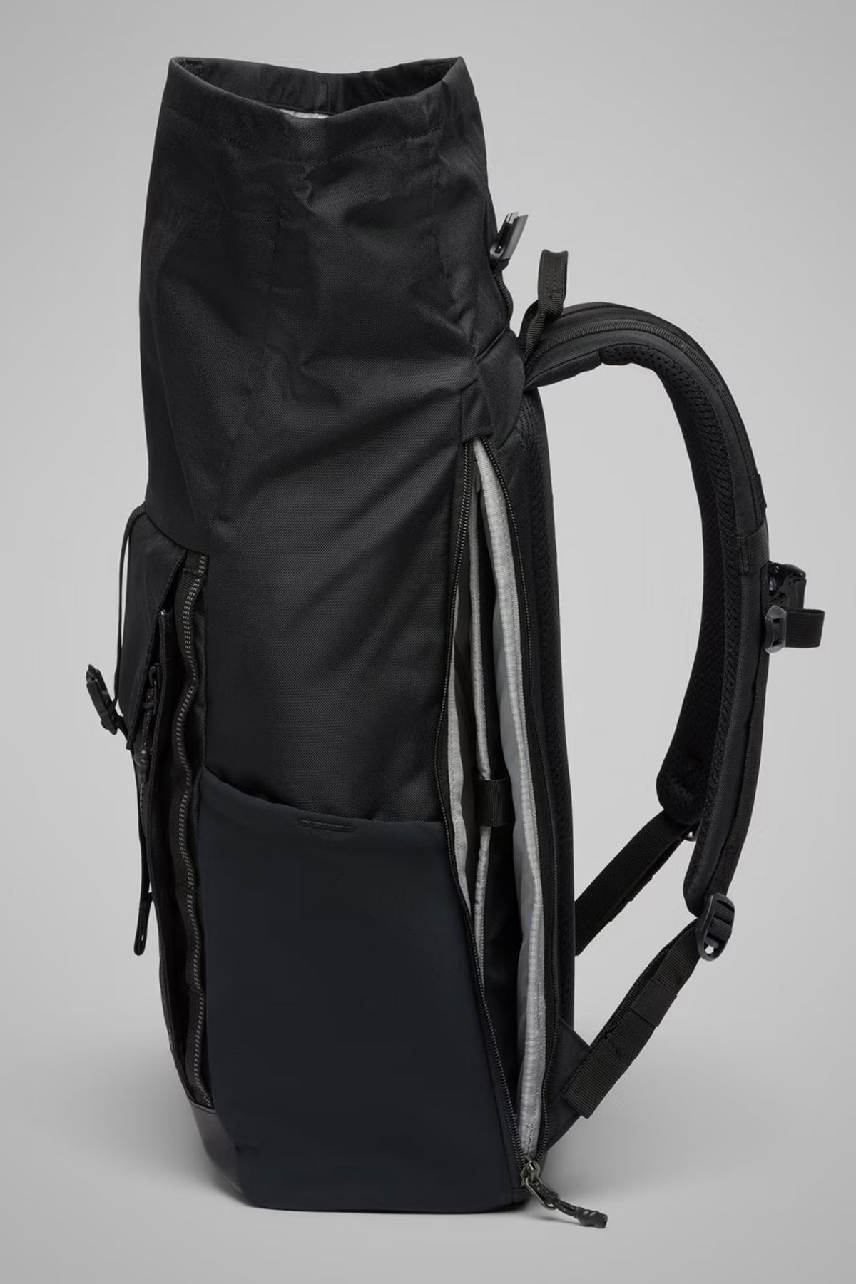 COLUMBIA CONVEY III 27L BACKPACK en color NEGRO (4)