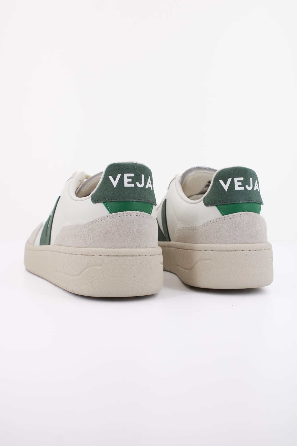 VEJA DEPORTIVA V90 en color BLANCO (4)