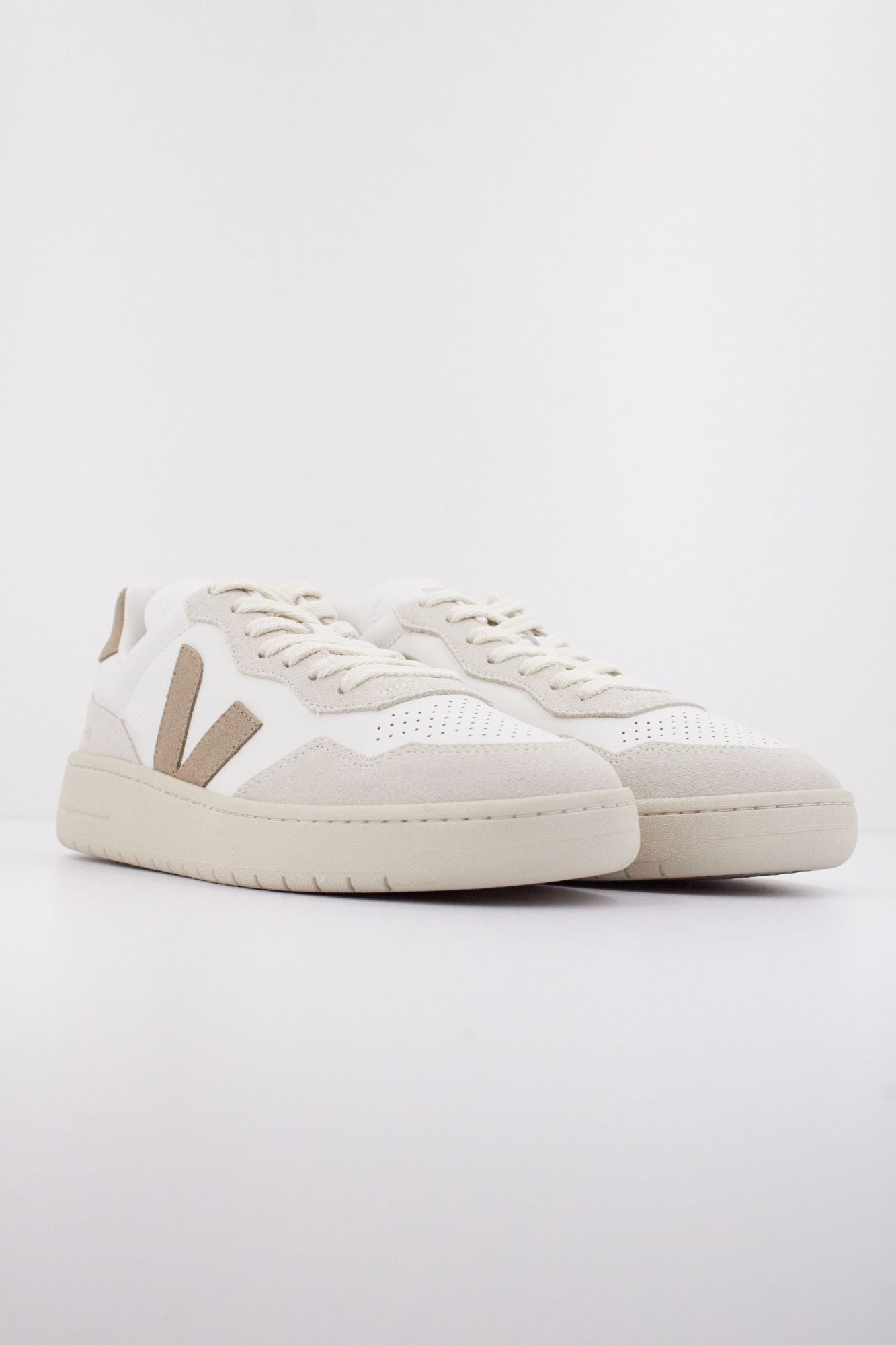 VEJA DEPORTIVA V90 en color BLANCO (2)