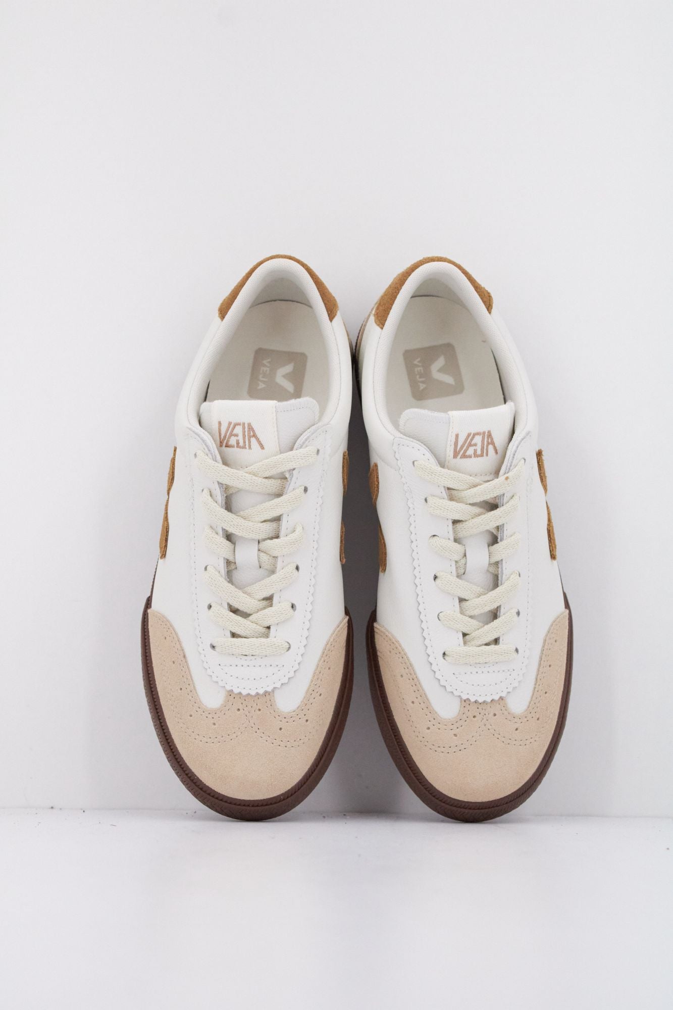 VEJA VOLLEY O.T en color BLANCO (3)